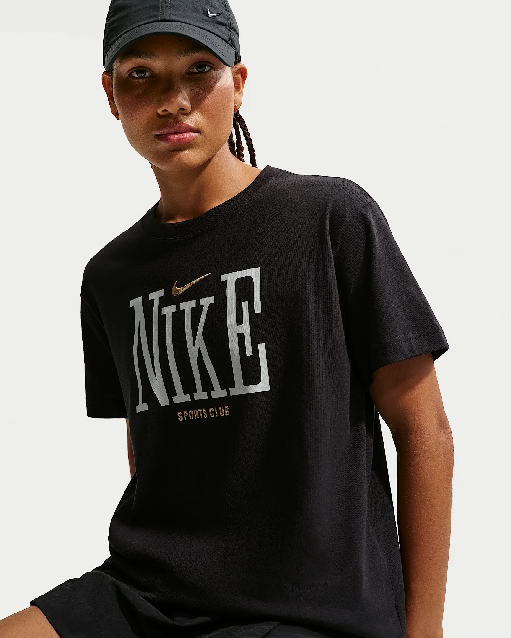 Nike Sportswear Classic Women's Oversized T-Shirt - 1
