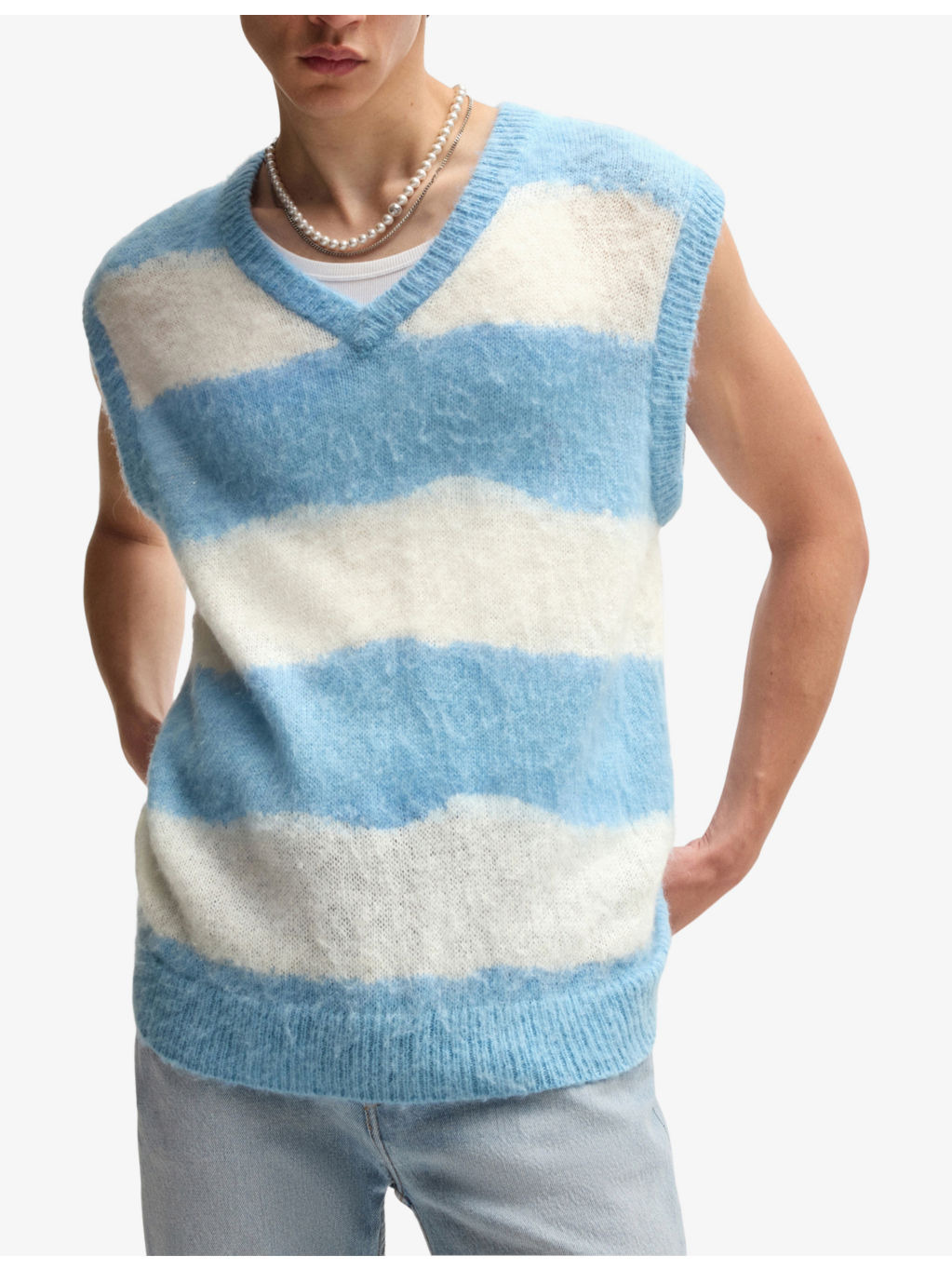 Striped V-neck knitted vest - 3