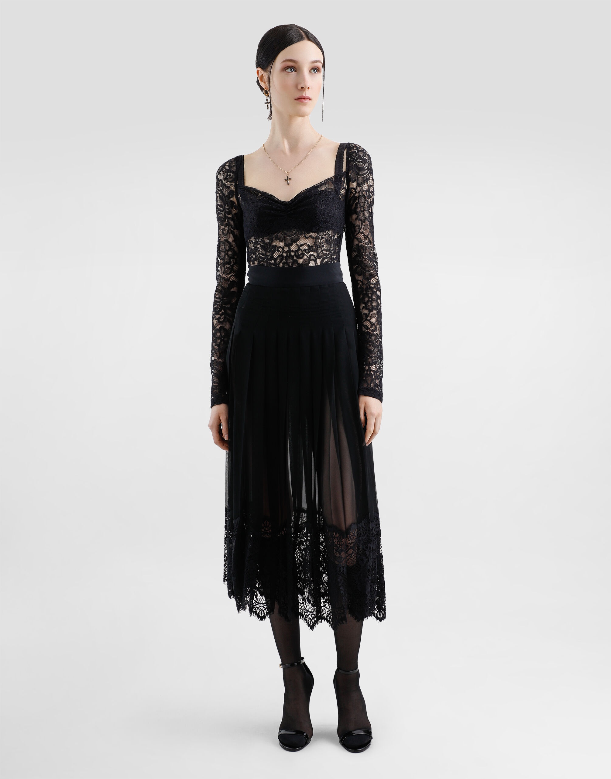 Floral lace top with a sweetheart neckline - 2