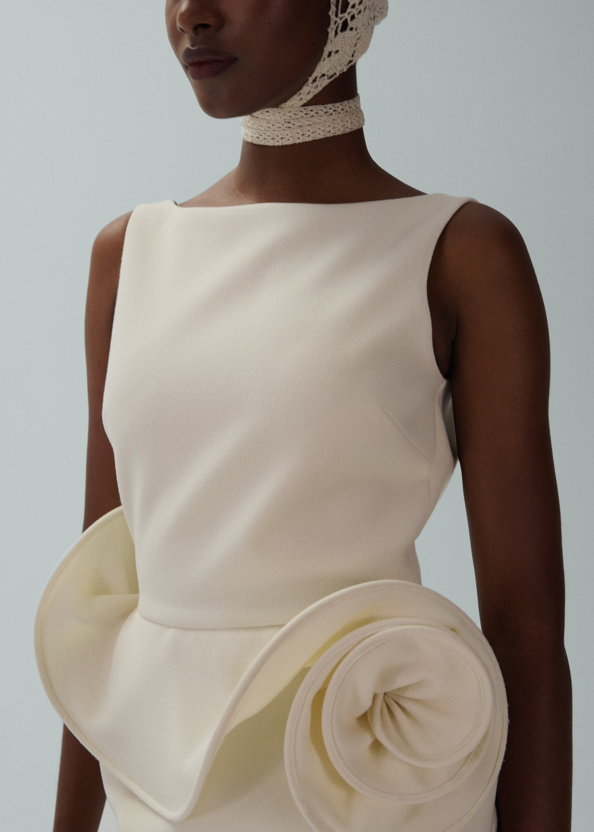 Floral appliqué sheath dress in cream - 3