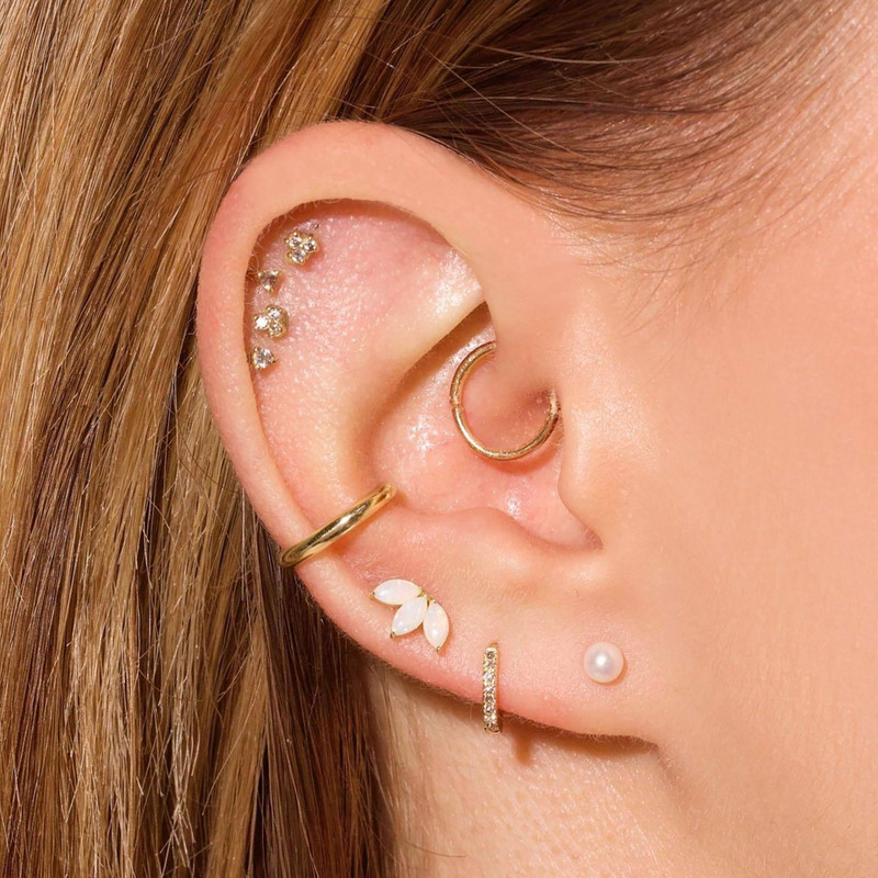 STONE AND STRAND Medium Pearl Earrings outlook