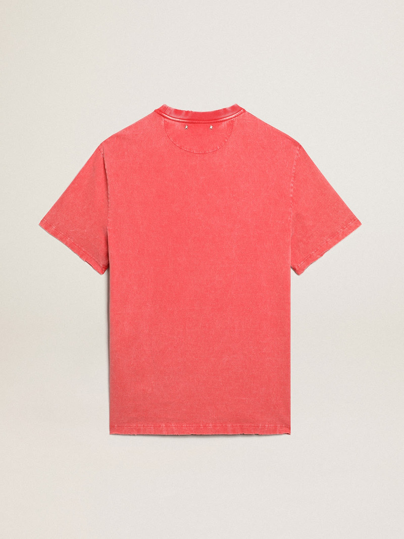 Red T-shirt with ecru printed lettering 6