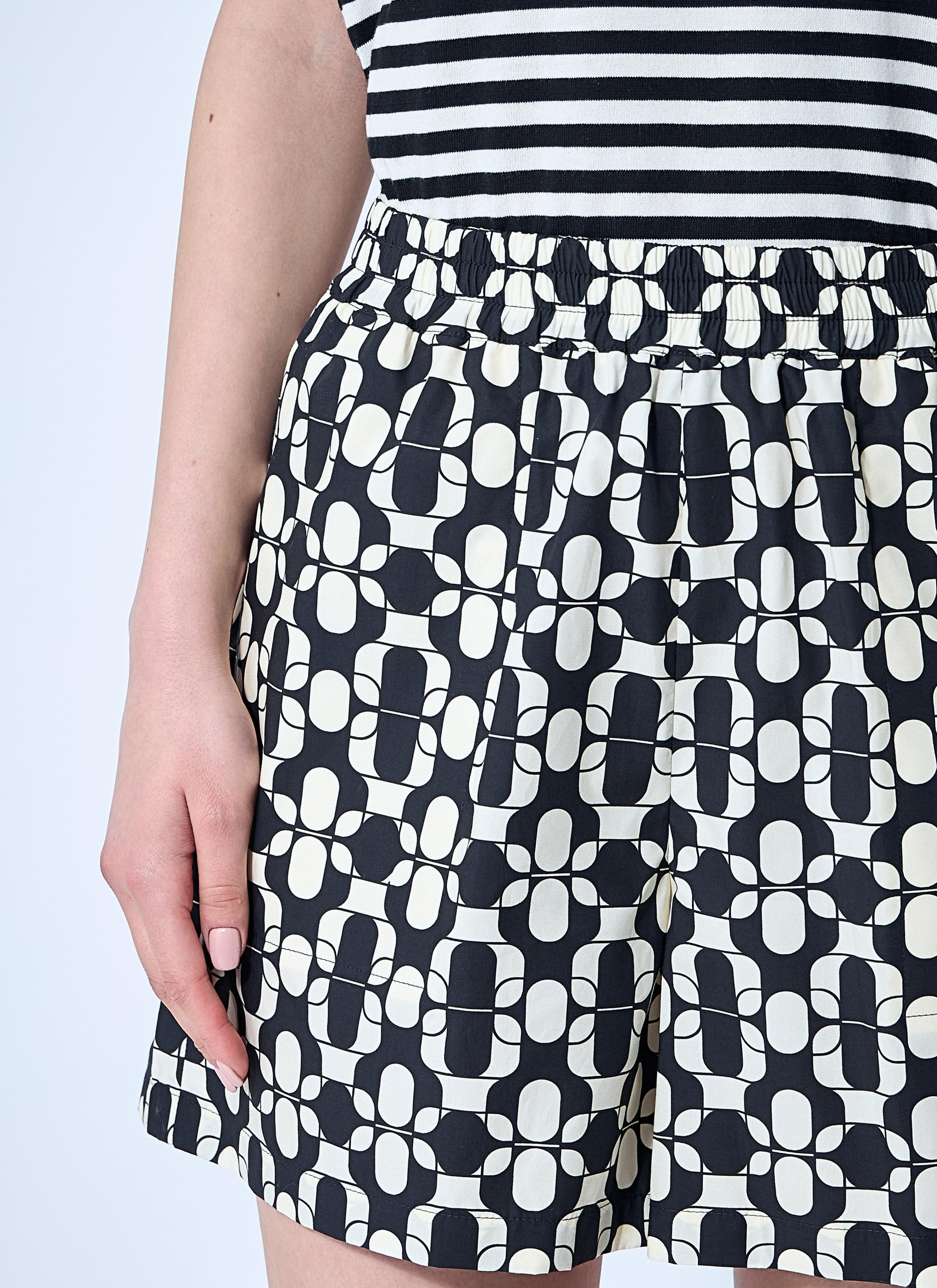 Moncler Women Printed Shorts - 5