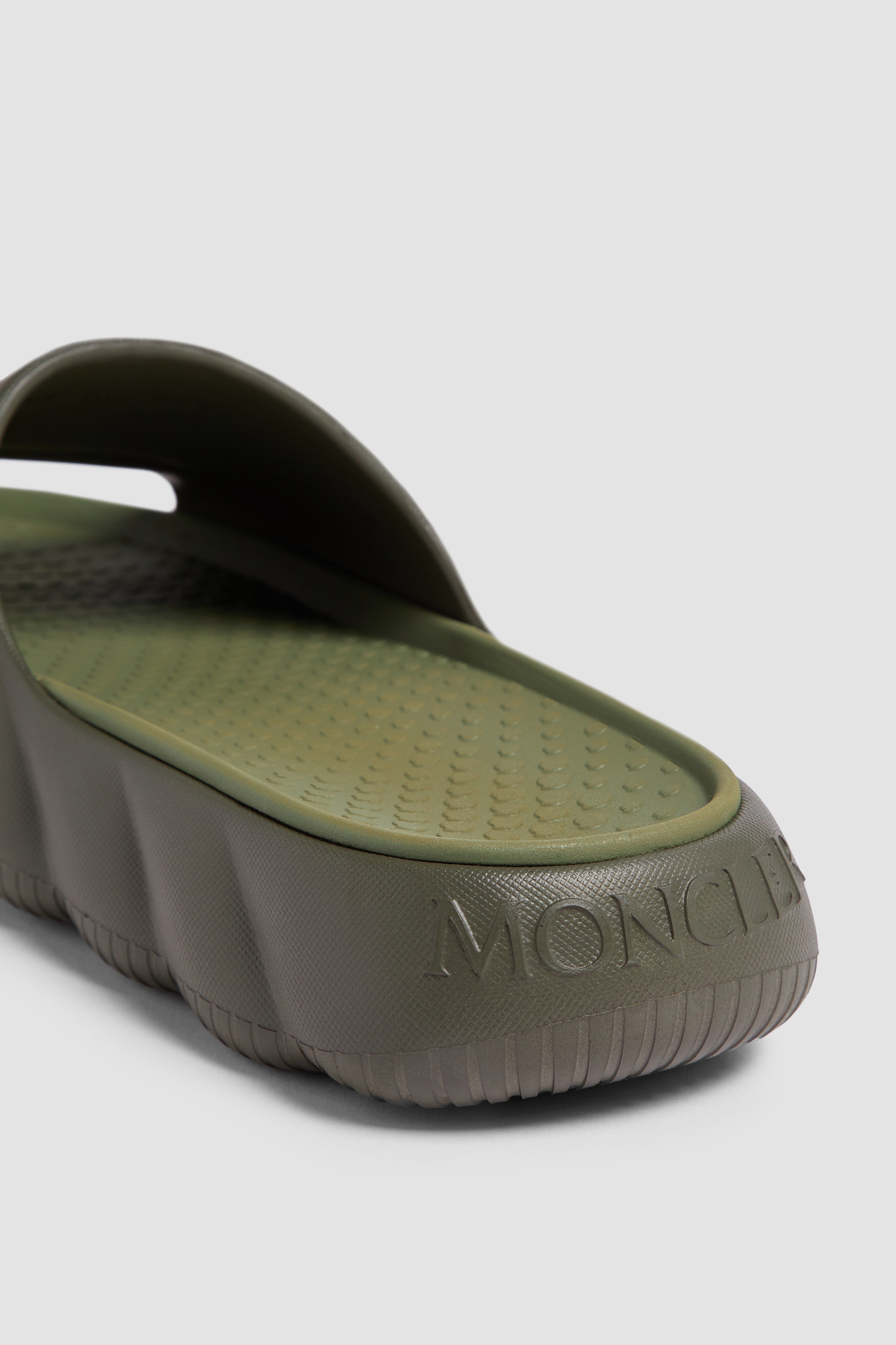 【MONCLER】 Lilo Quilted EVA Slides Moncler Lilo Quilted EVA Slides, Brand Size 36 ( US Size 6