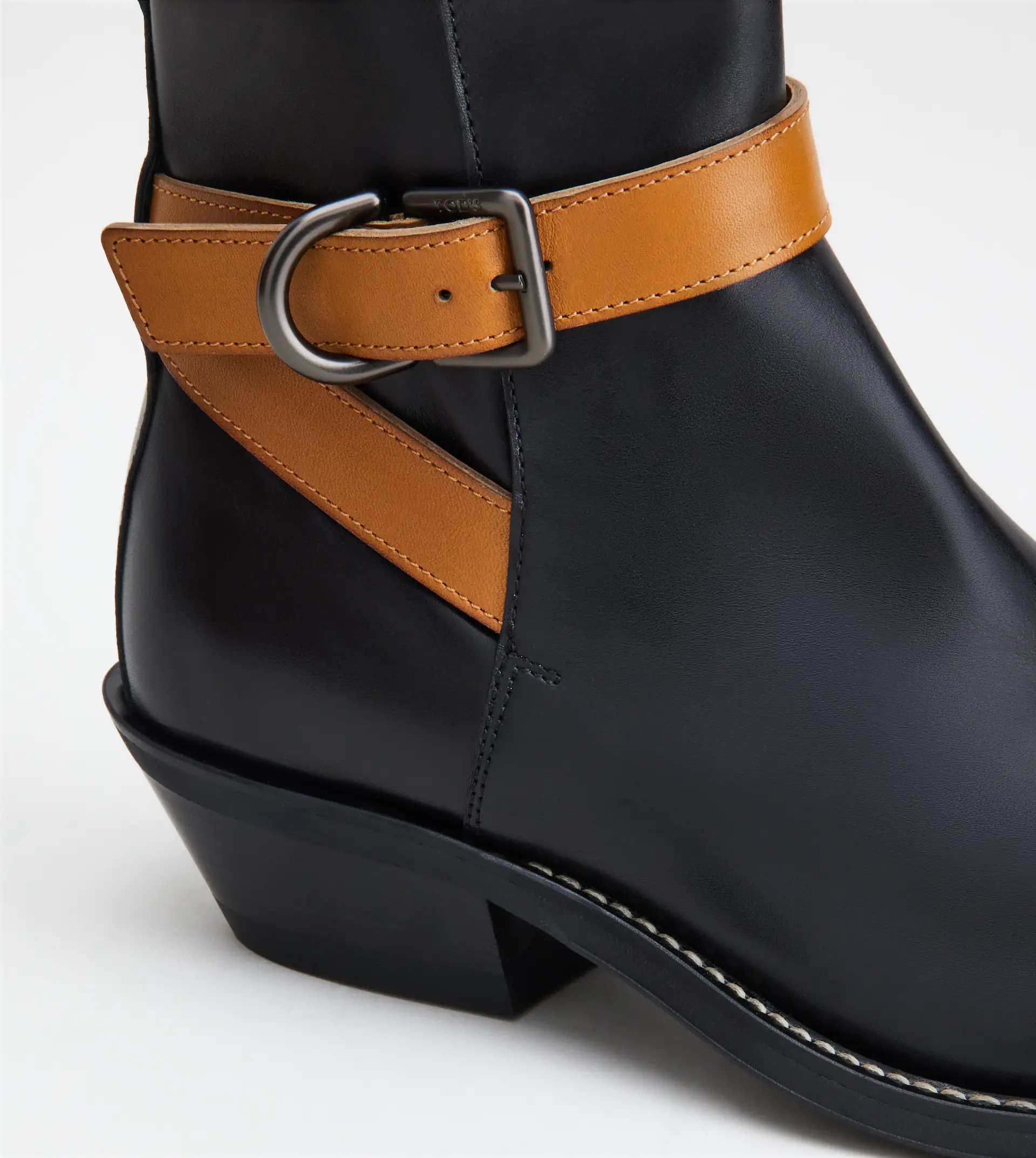 ANKLE BOOTS IN LEATHER - BLACK - 6