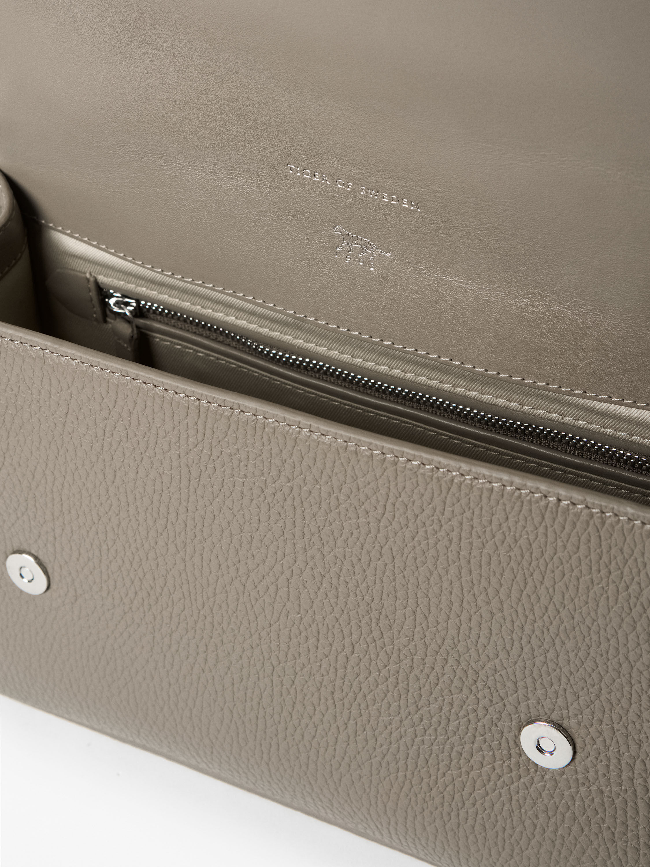 Caprisia Crossbody Leather Bag - 3