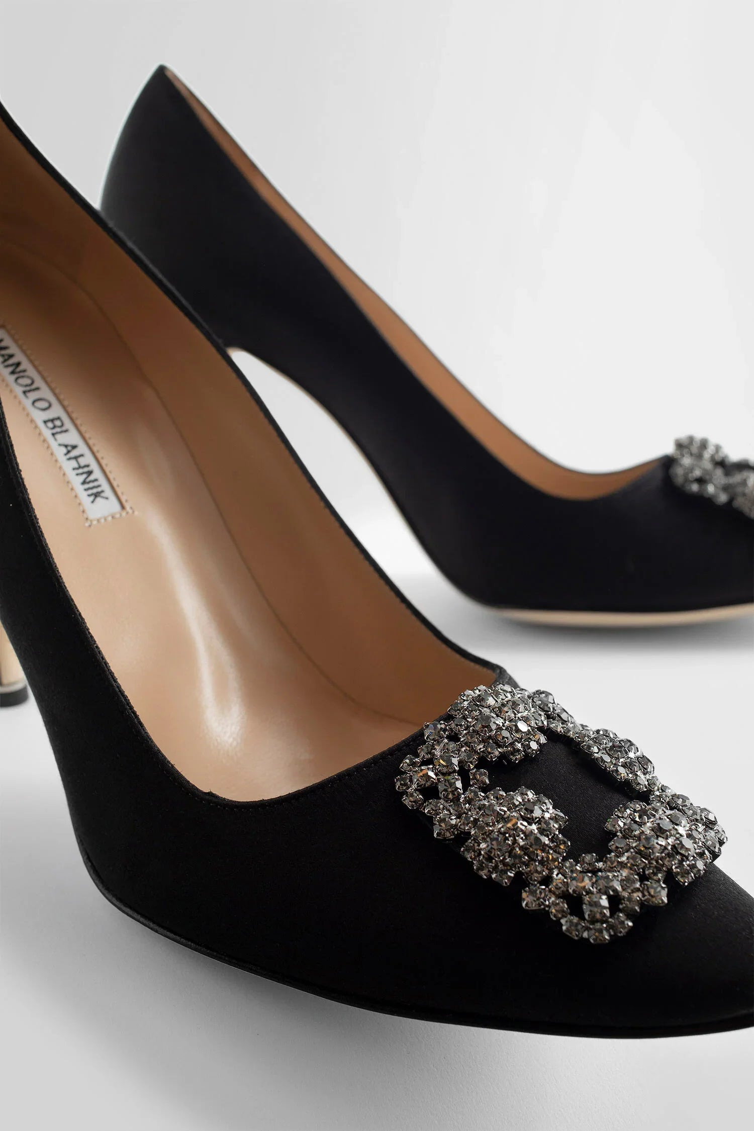 Manolo-Blahnik-Woman-Black-Pumps - 6