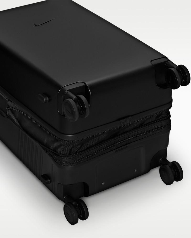 Nike Medium Checked Luggage 26" Hardshell (96L) 8