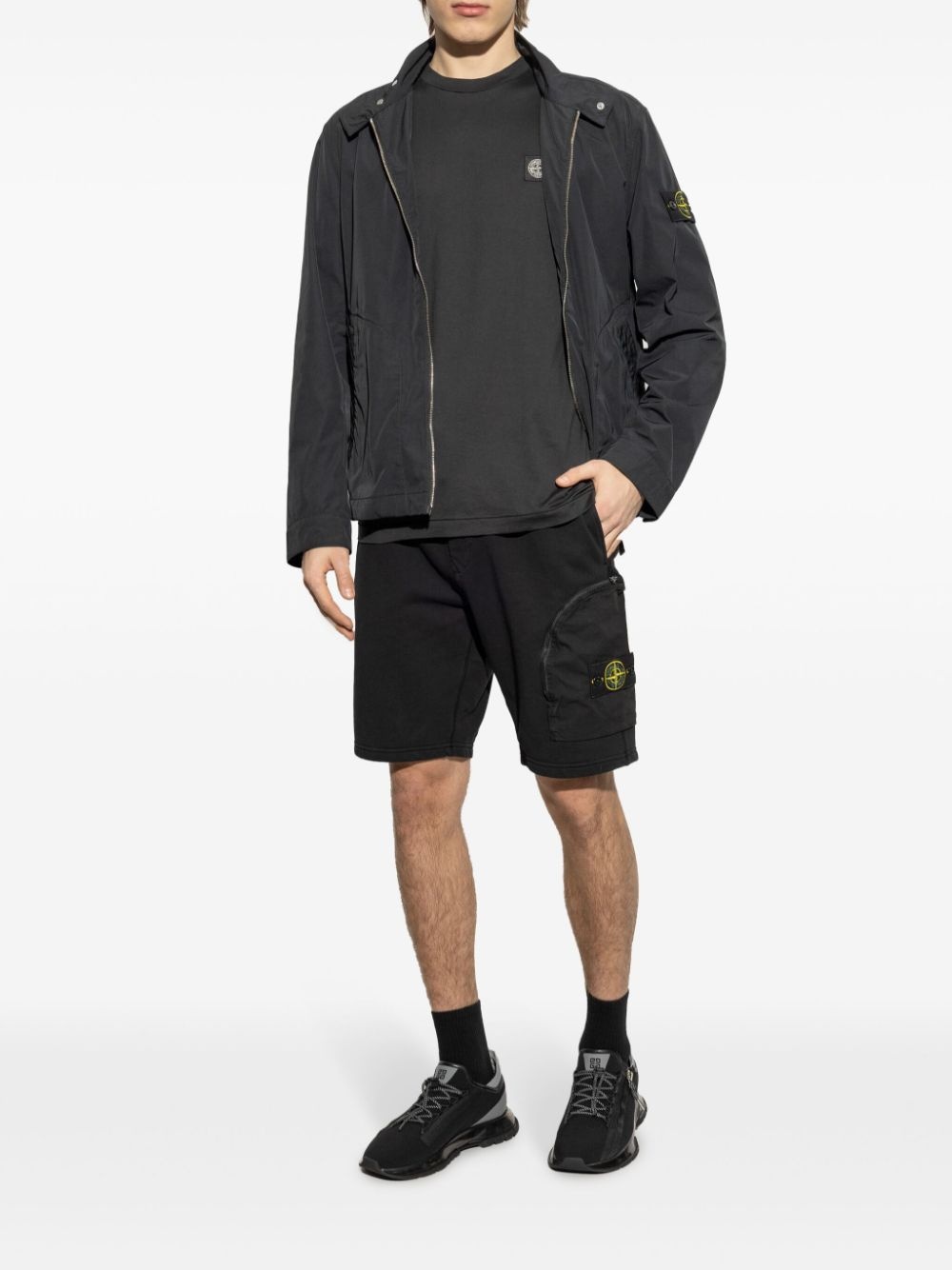 logo patch cargo shorts - 2