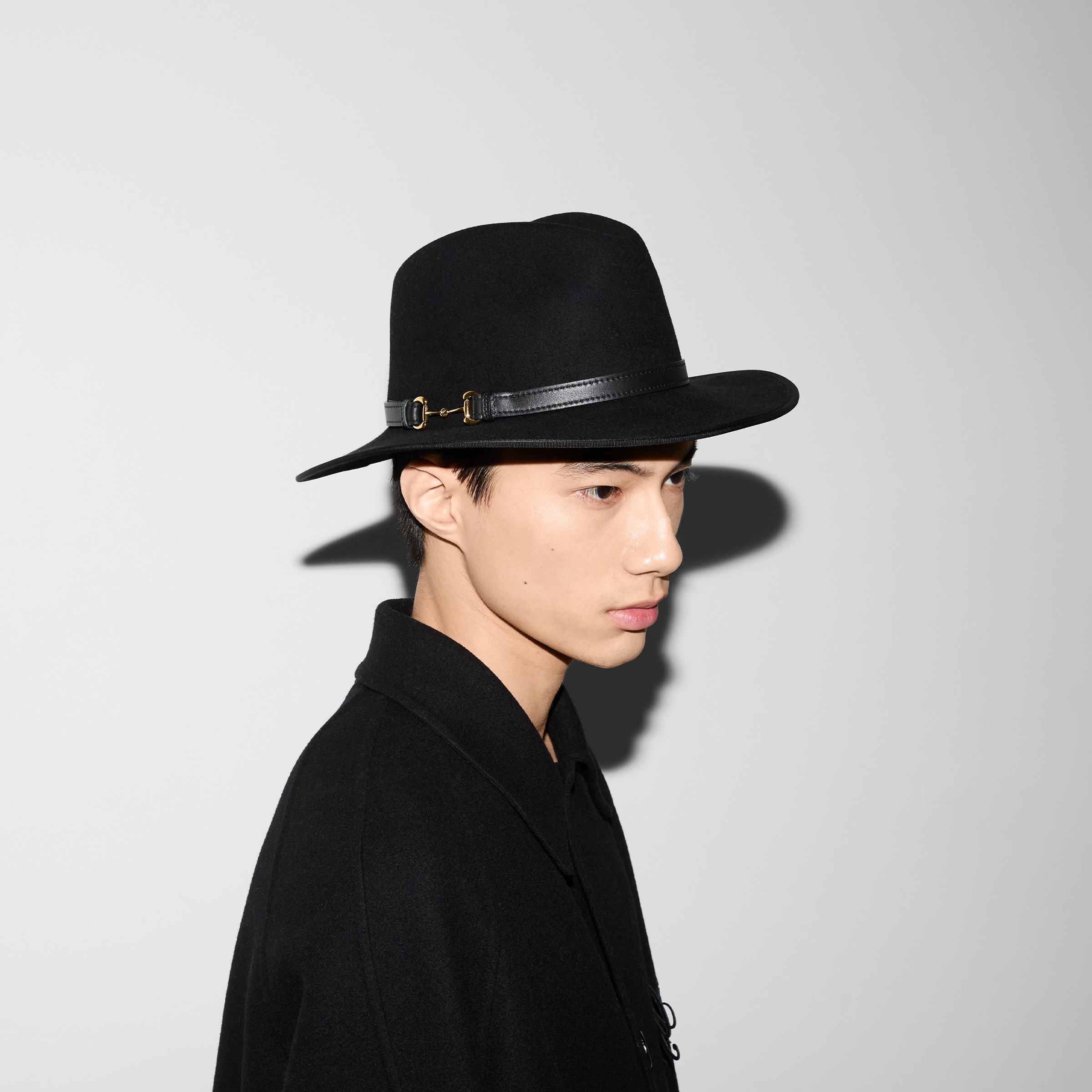 Wool hat with leather detail - 4