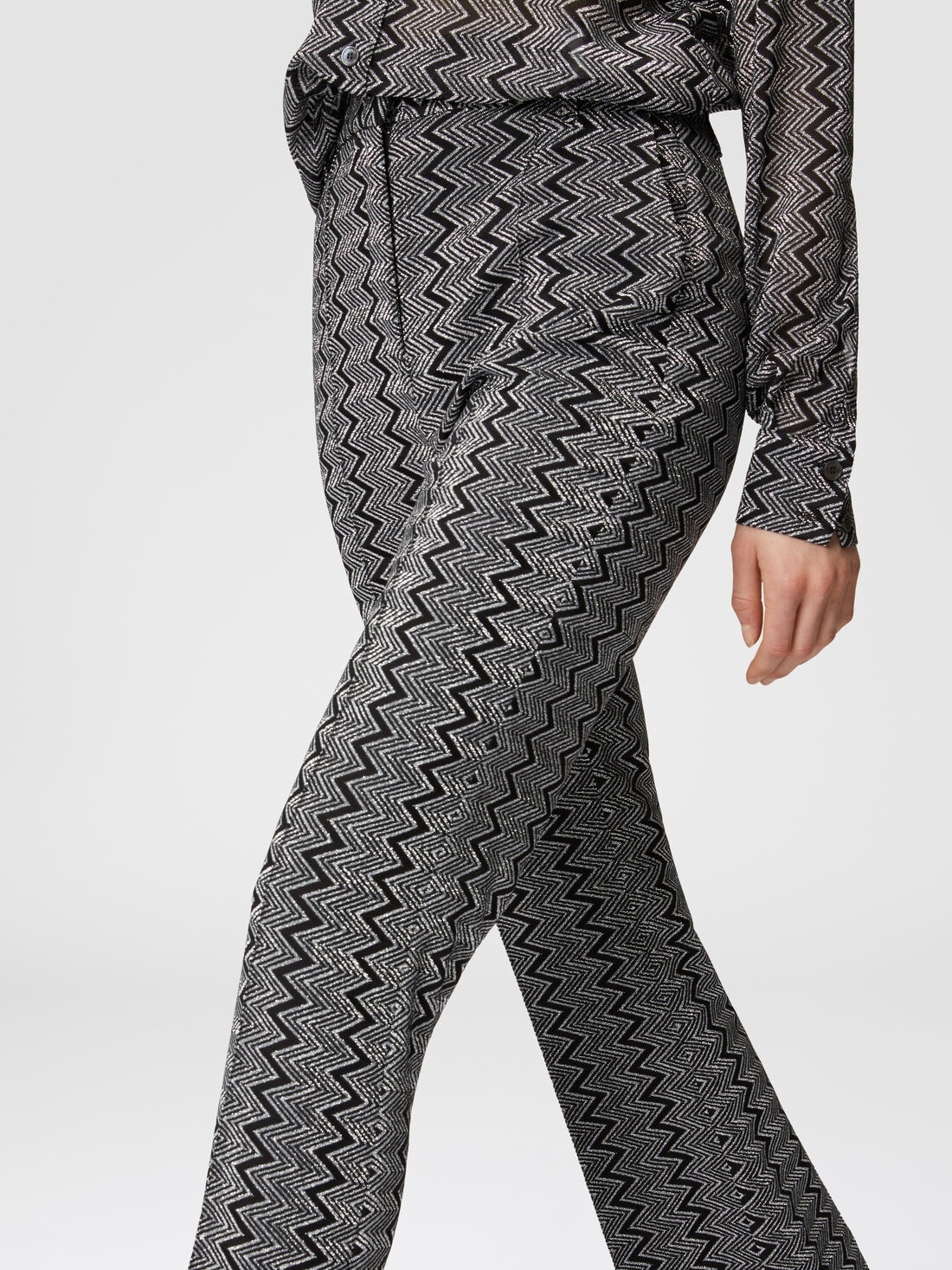 Cropped trousers with zig zag lamé motif - 5