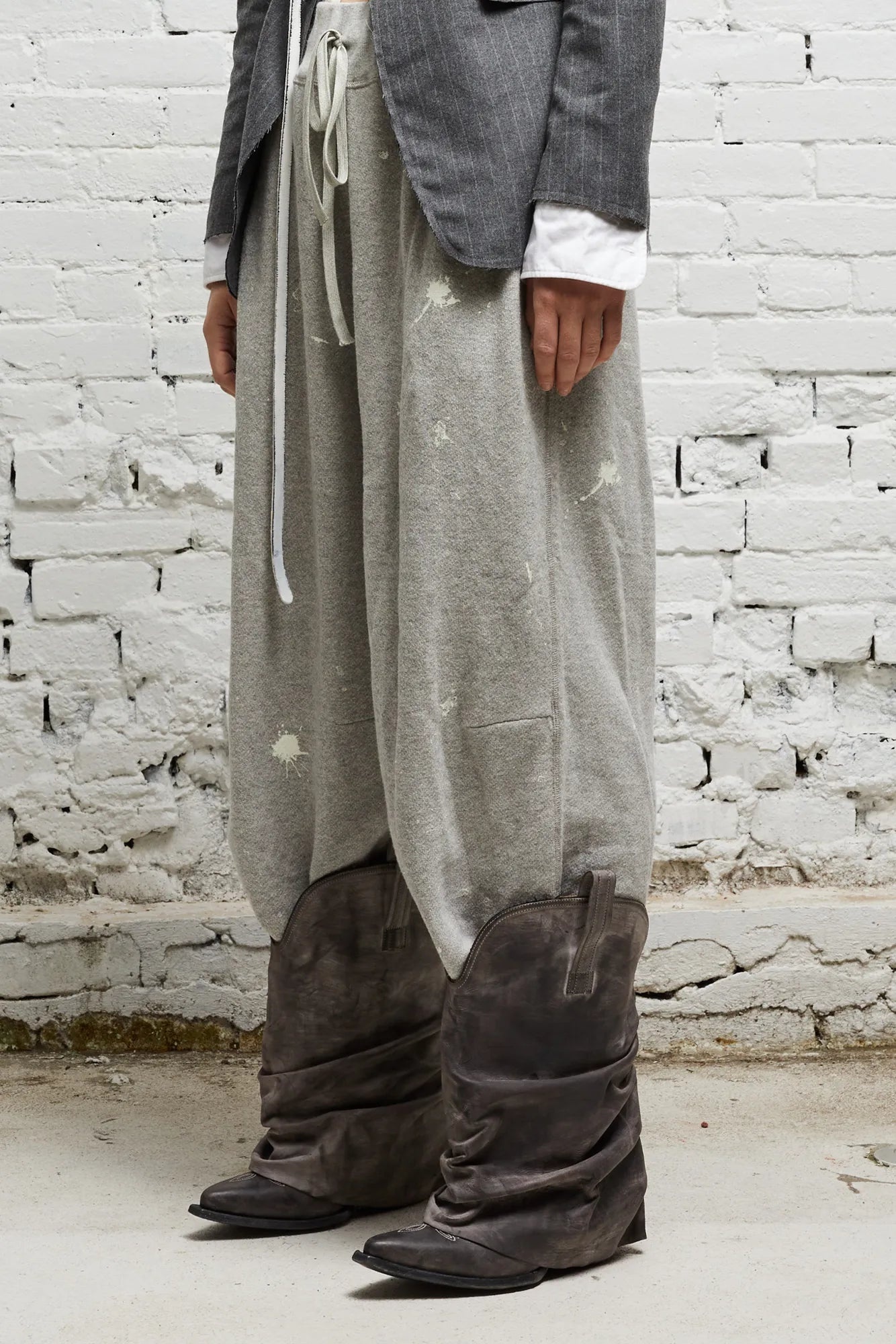 ARTICULATED KNEE SWEATPANT - HEATHER GREY - 1