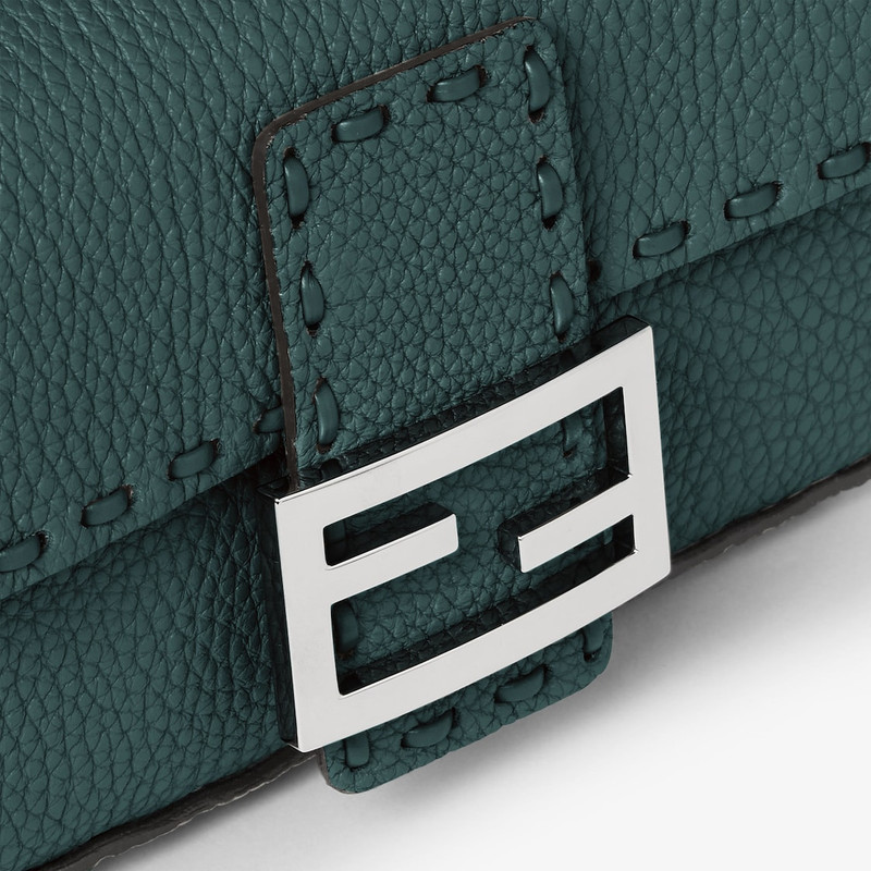 FENDI Baguette Mini outlook