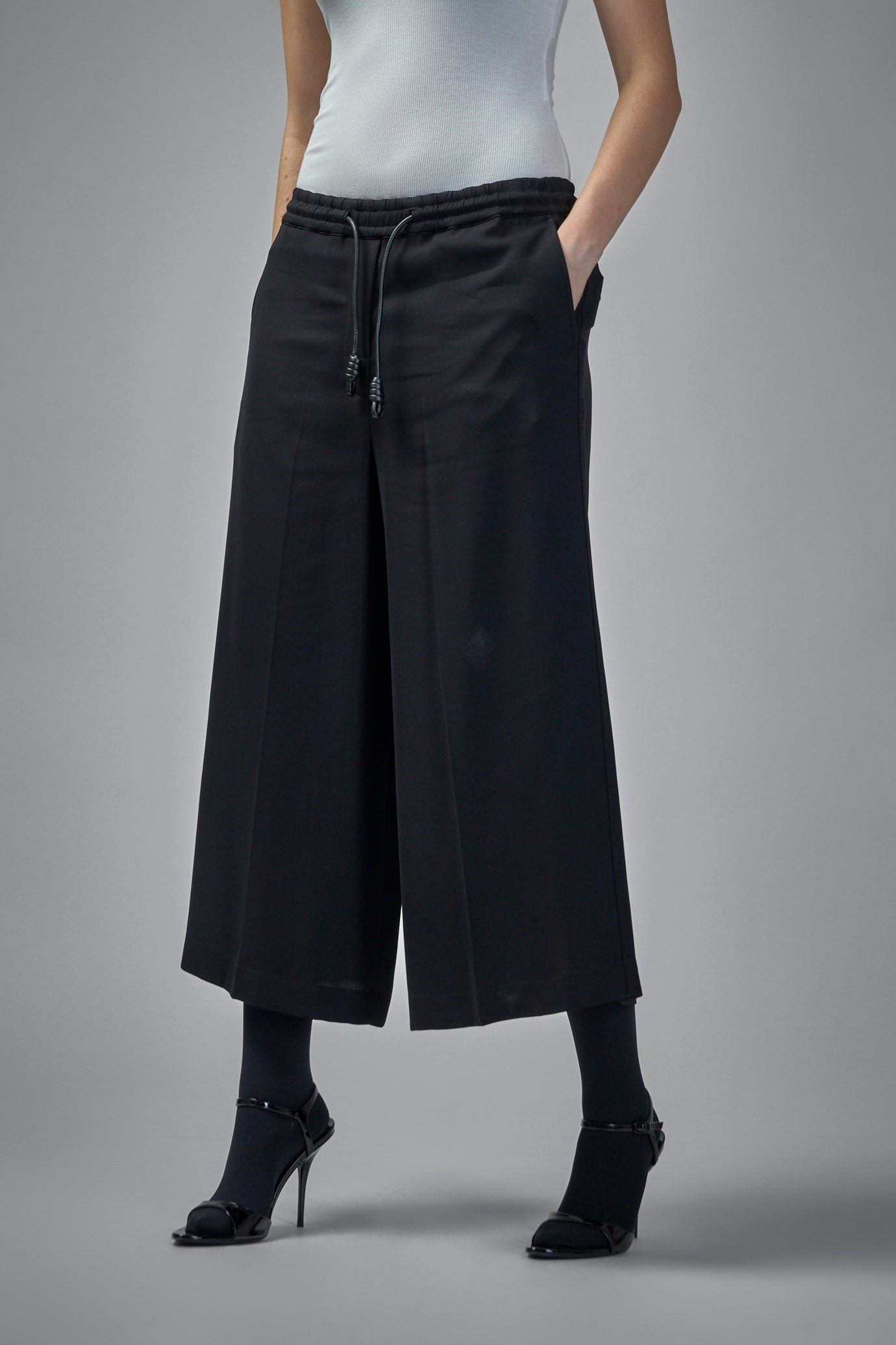 Cropped Trousers - 3
