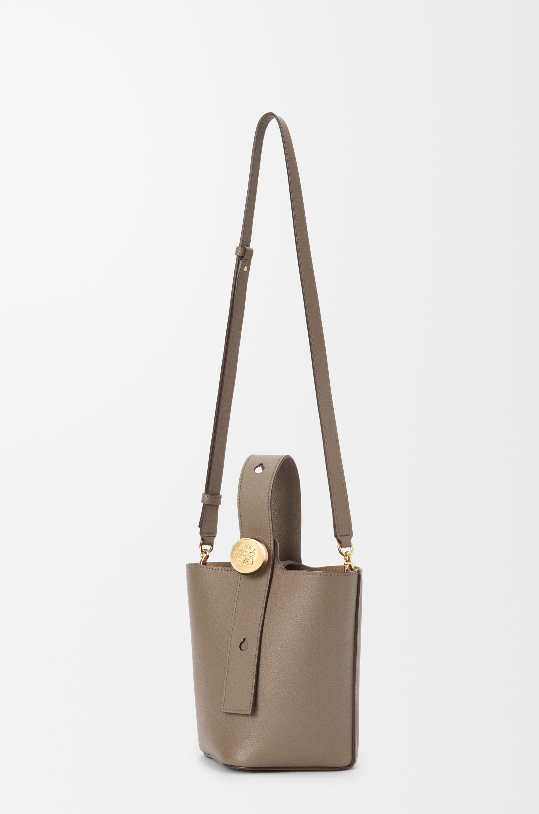 Mini Pebble bucket in soft grained calfskin - 6