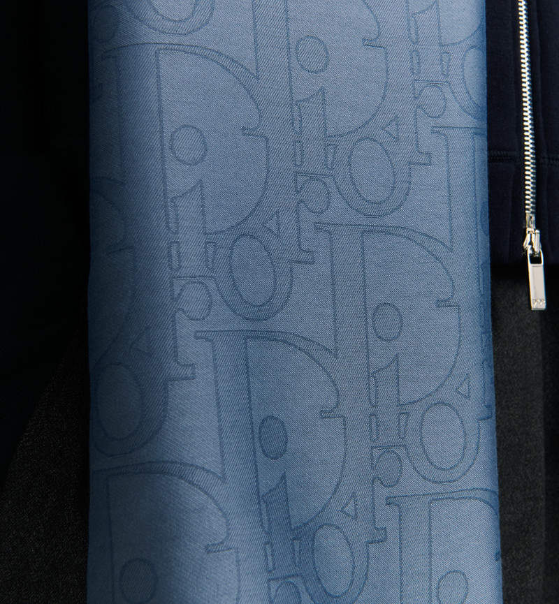 Dior Gravity Stole 4