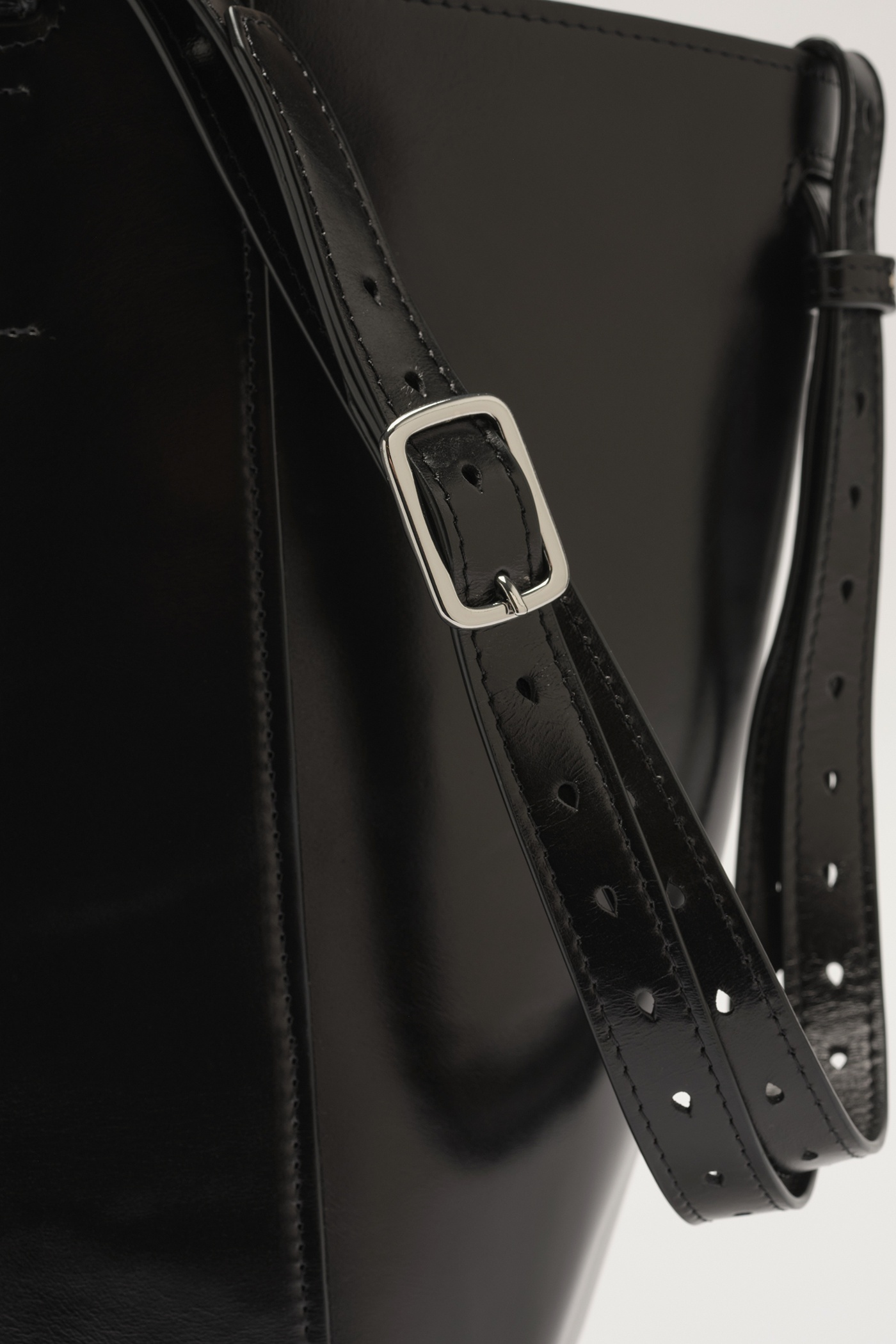 More Bag Aamon Black Leather - 4