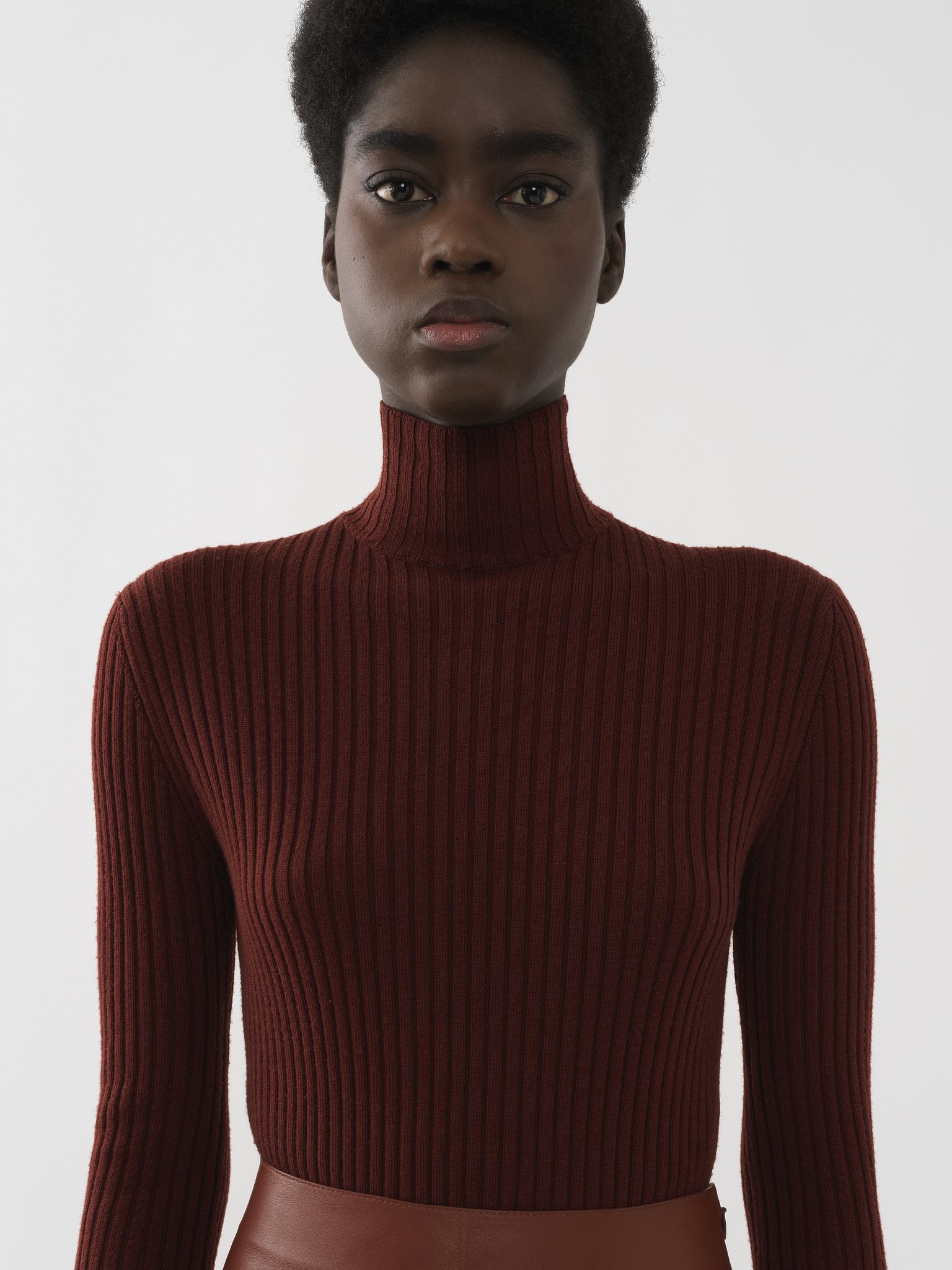 FITTED HIGH-NECK TOP - 2
