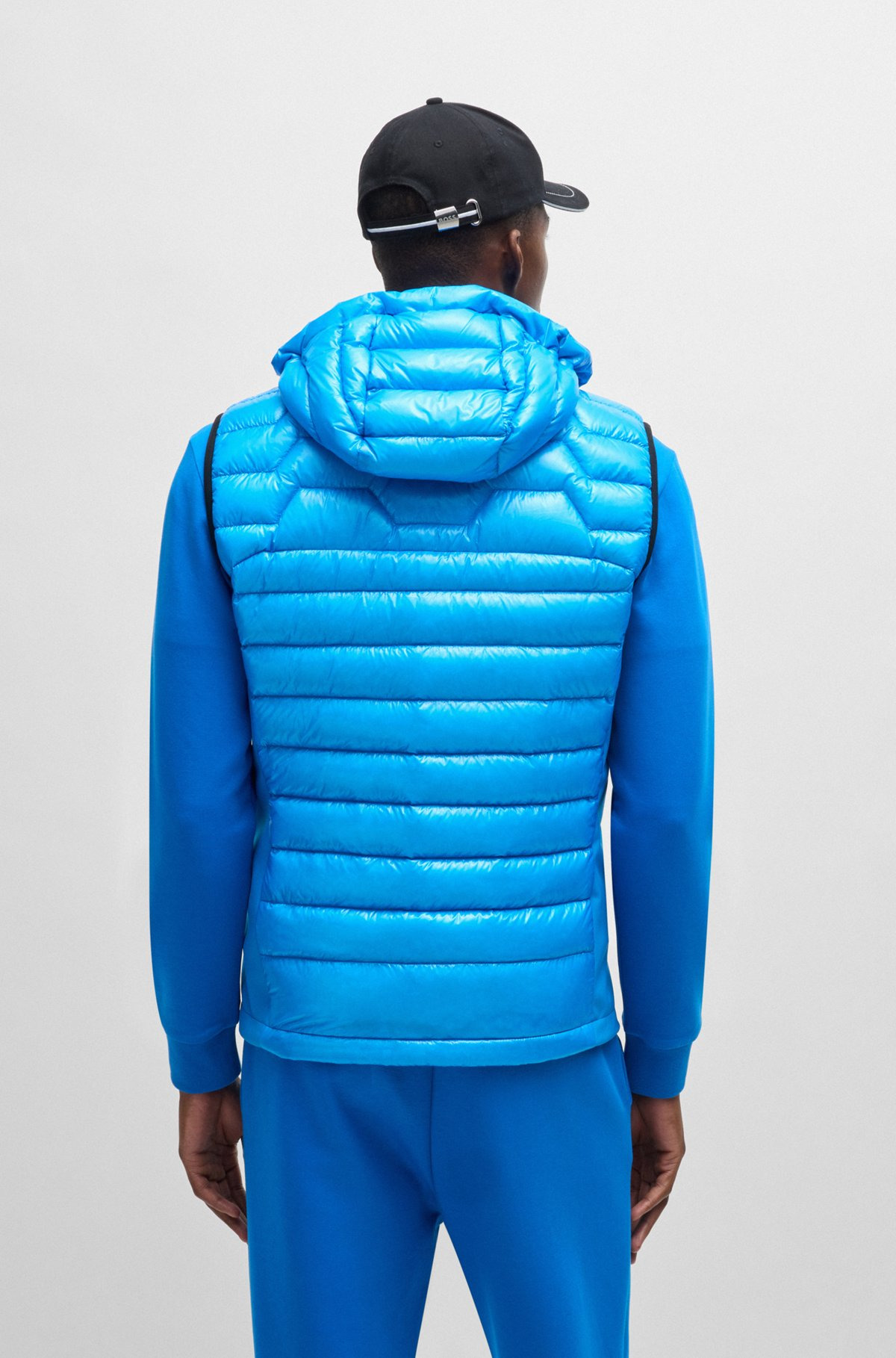 WATER-REPELLENT REGULAR-FIT GILET WITH SIGNATURE QUILTING - 4