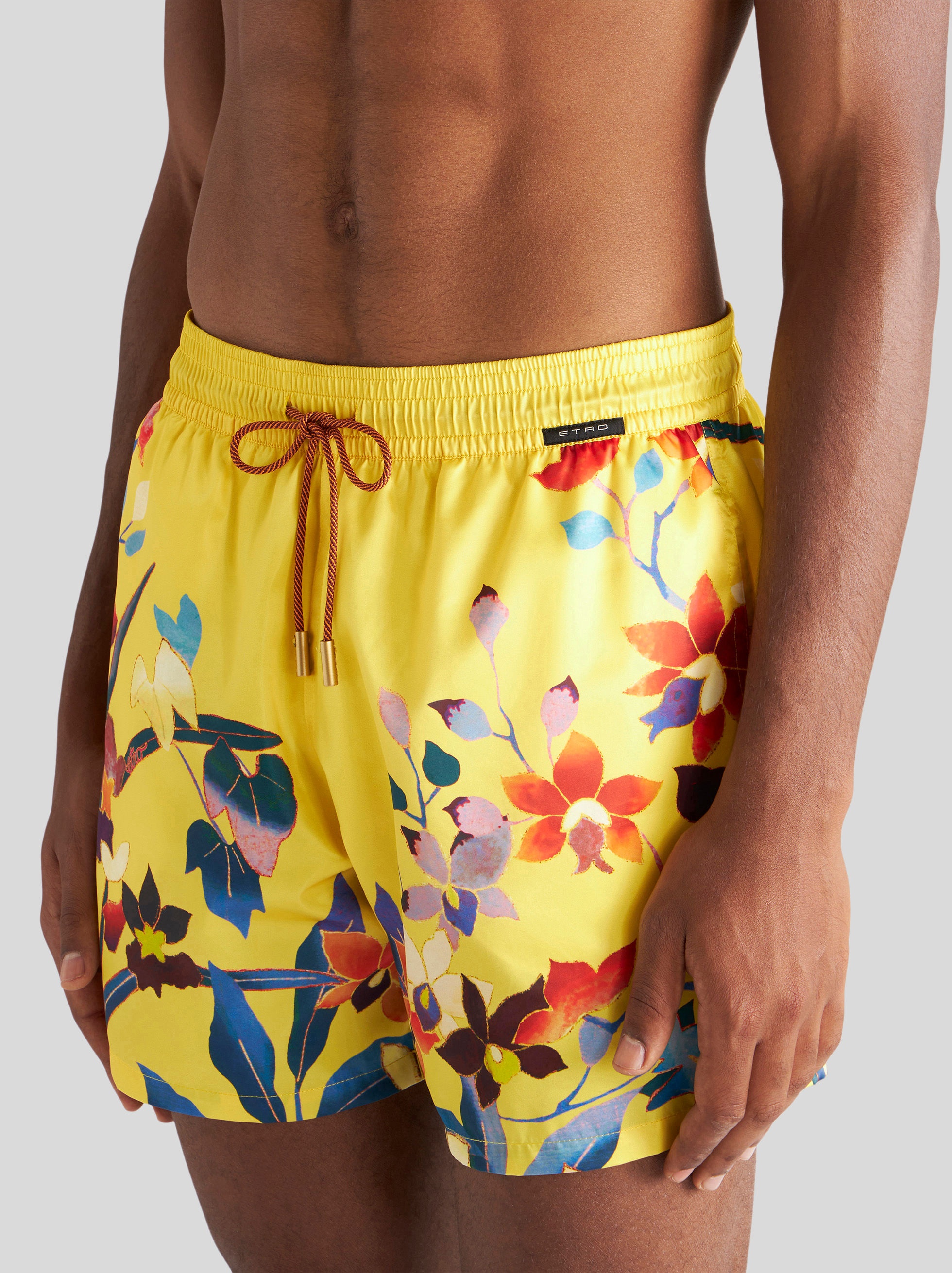 COSTUME WITH LEAFY FLORAL PRINT - 2