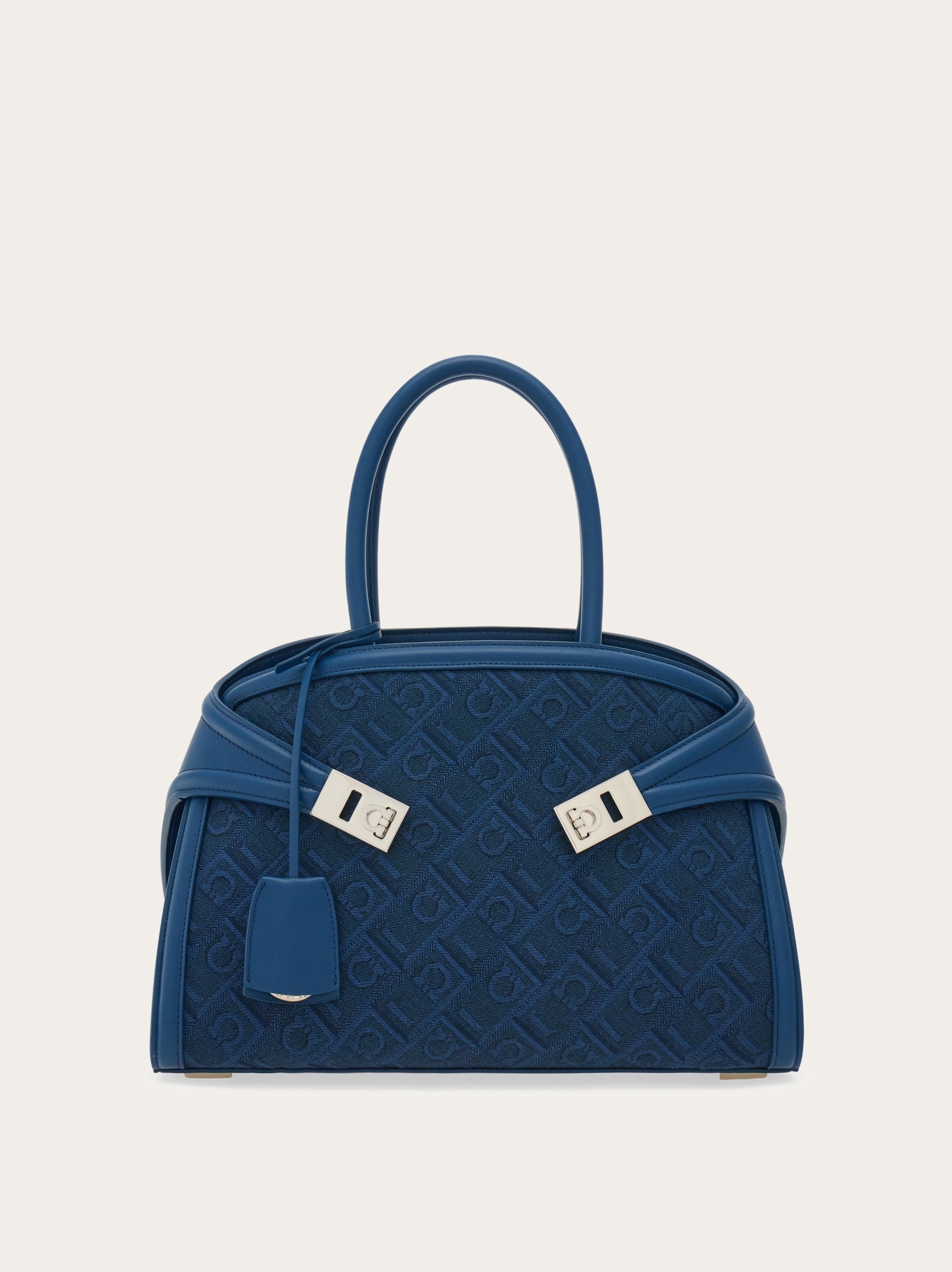 ハンドバッグ [Salvatore Ferragamo]Borsa a mano Hug jacquard (S) FERRAGAMO Hug jacquard handbag (S) | REVERSIBLE