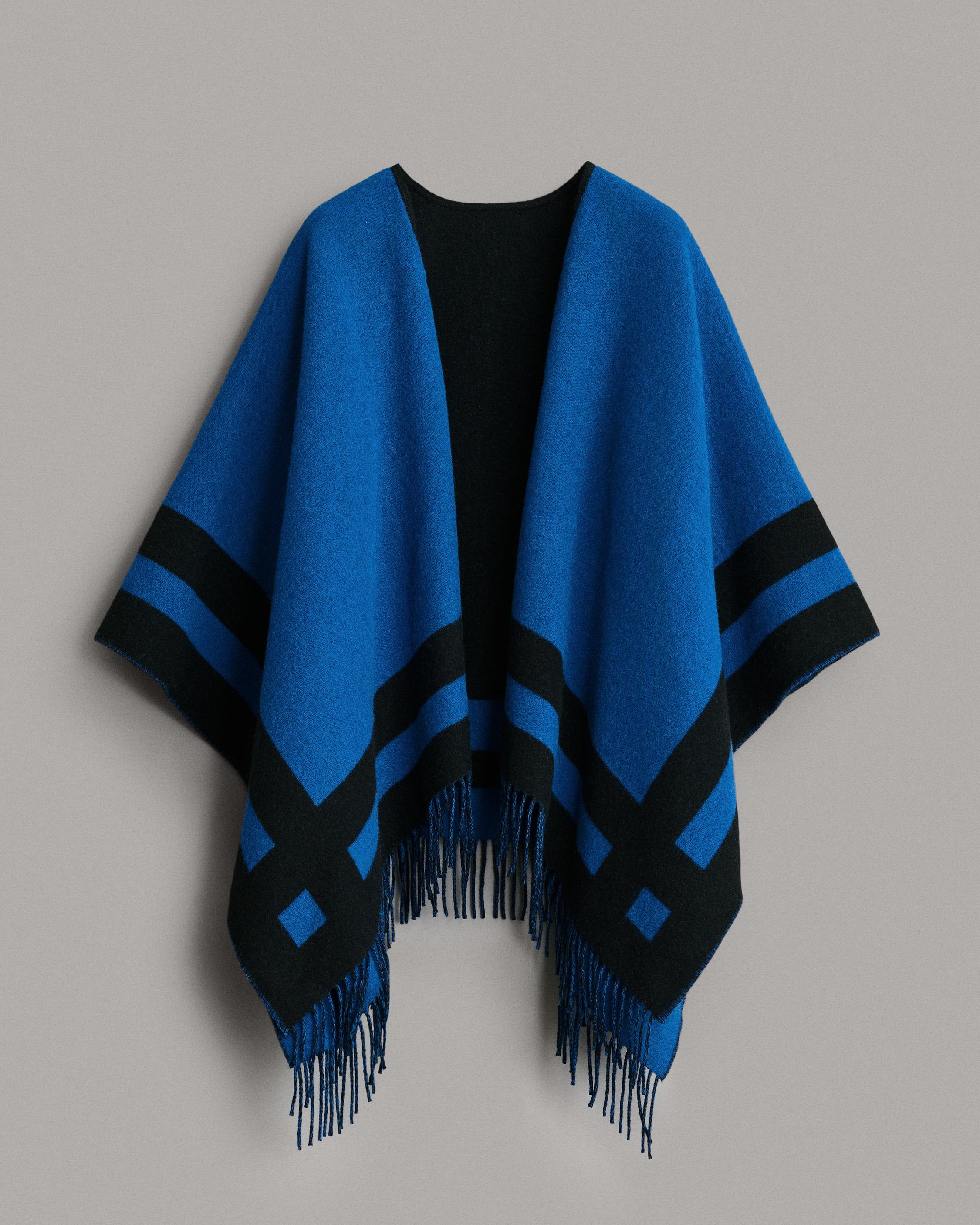 Highlands Wool Reversible Poncho
Midweight Poncho - 3