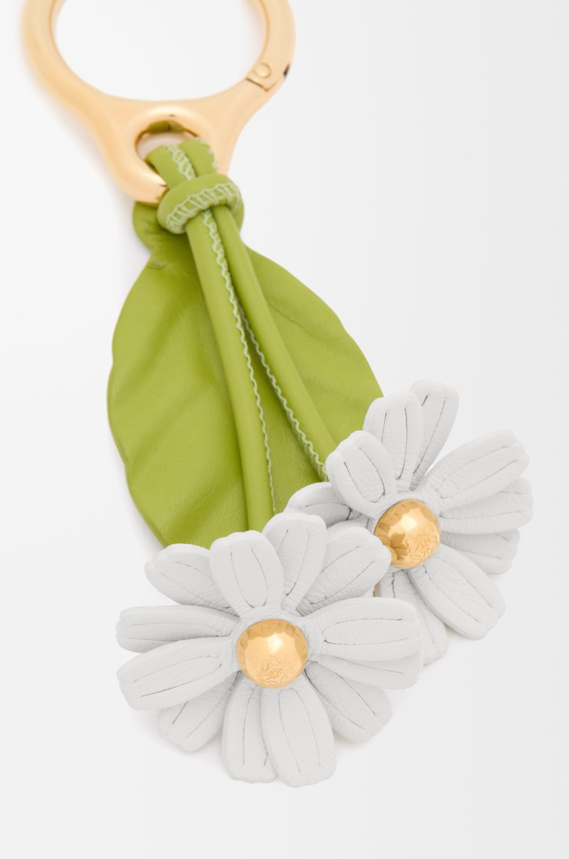 Loewe Chamomille flower charm in classic calfskin outlook