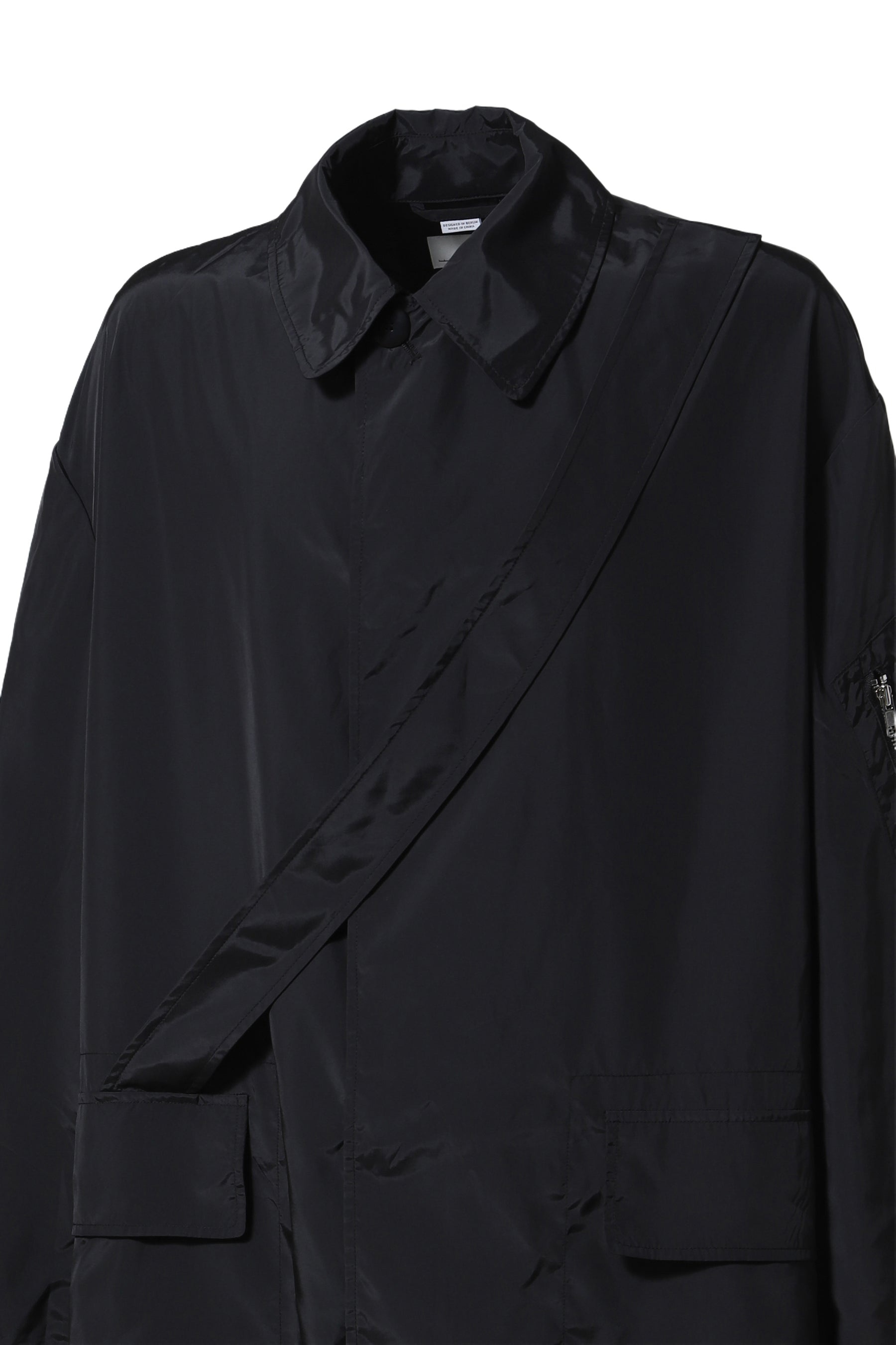 RAINCOAT WITH STRAP / BLK - 4