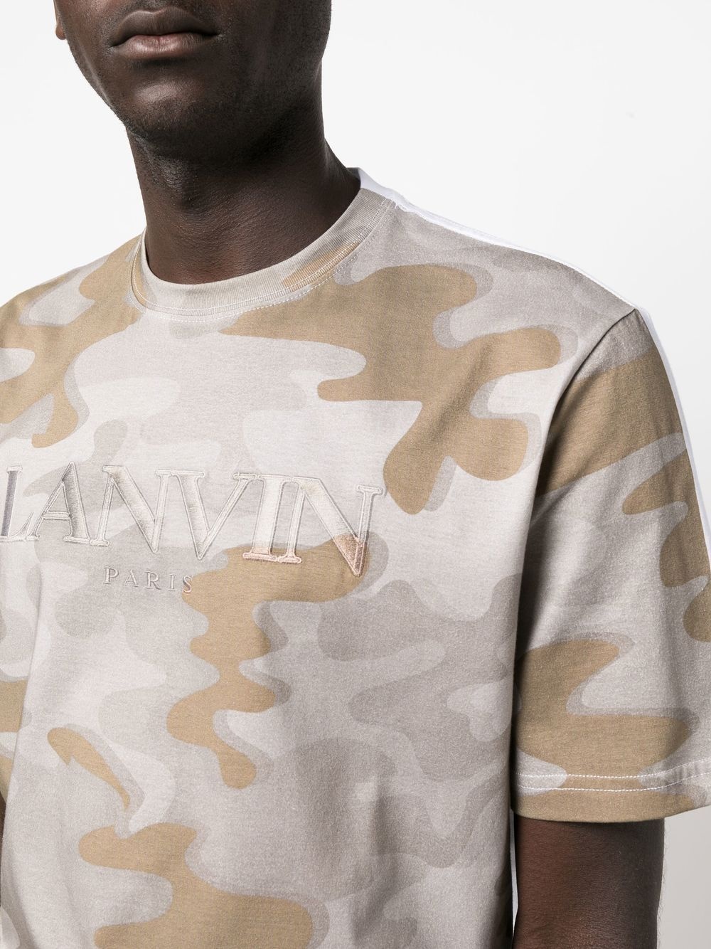 logo-embroidered camouflage-print T-shirt - 5