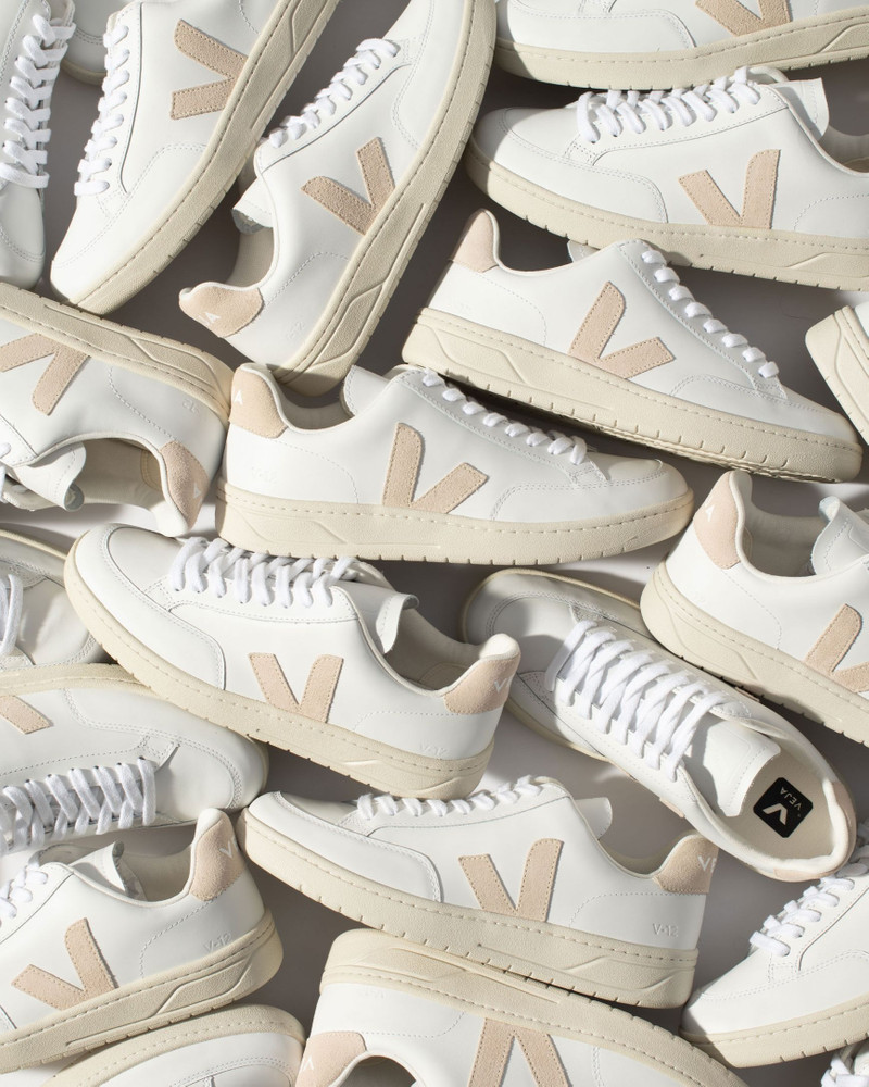 VEJA V-12 LEATHER WHITE SABLE outlook