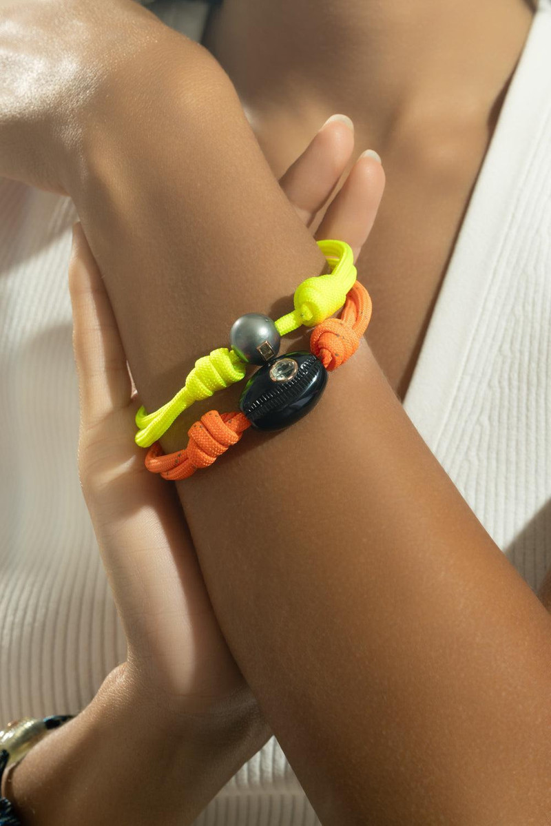 DEZSO Onyx Sillimanite Classic Cowrie Red Bracelet outlook