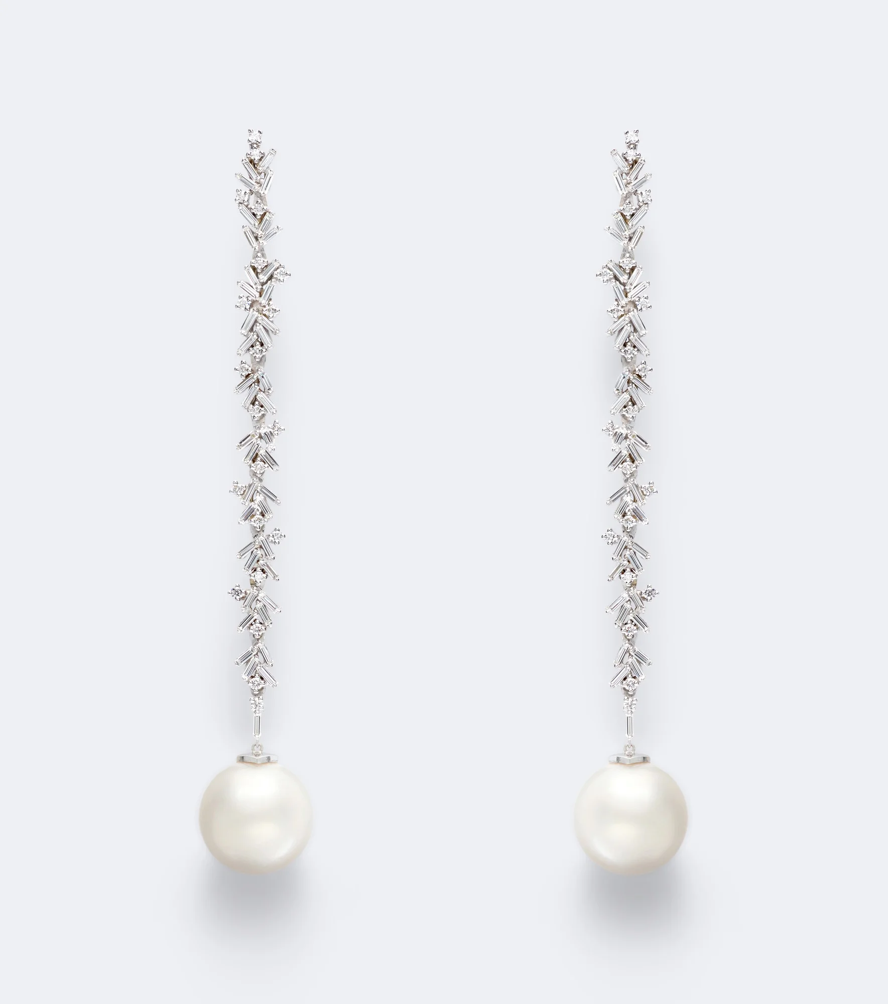 18kt white gold drop earrings with diamonds and pearls - 1