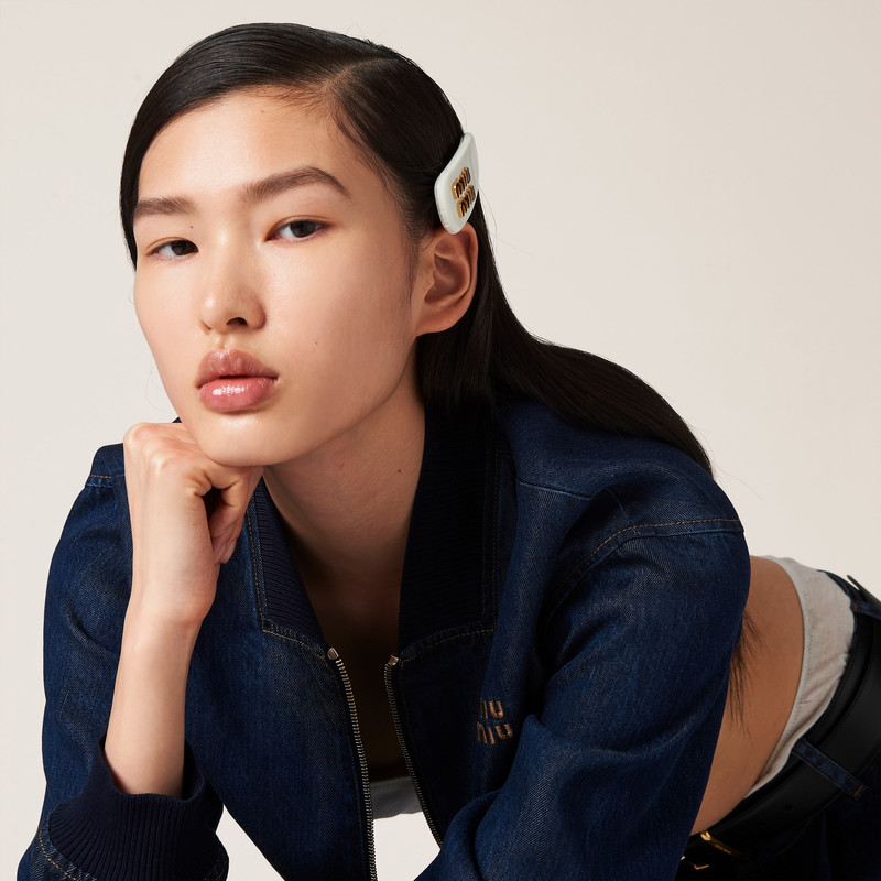 Miu Miu Patent leather hair clip outlook