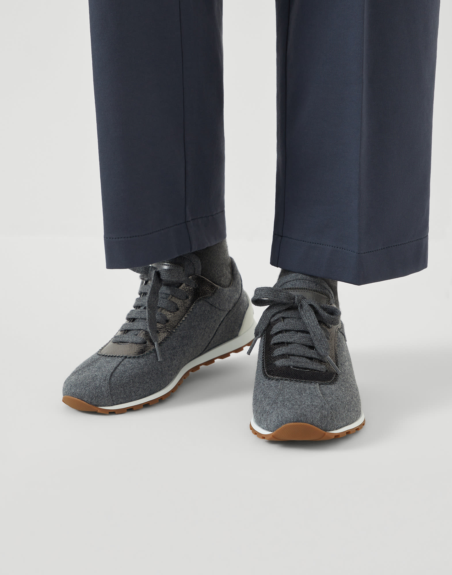 Virgin wool flannel and lamé calfskin runners with monili - 4