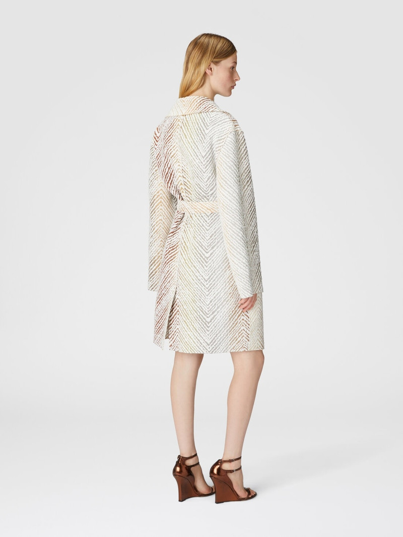 Single-breasted coat in fabric with 3D zig zag pattern 3