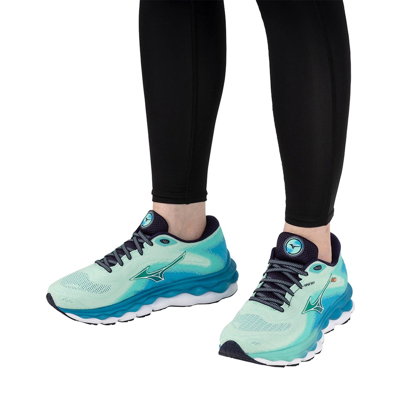 Women's Wave Sky 7 Running Shoe - 10
