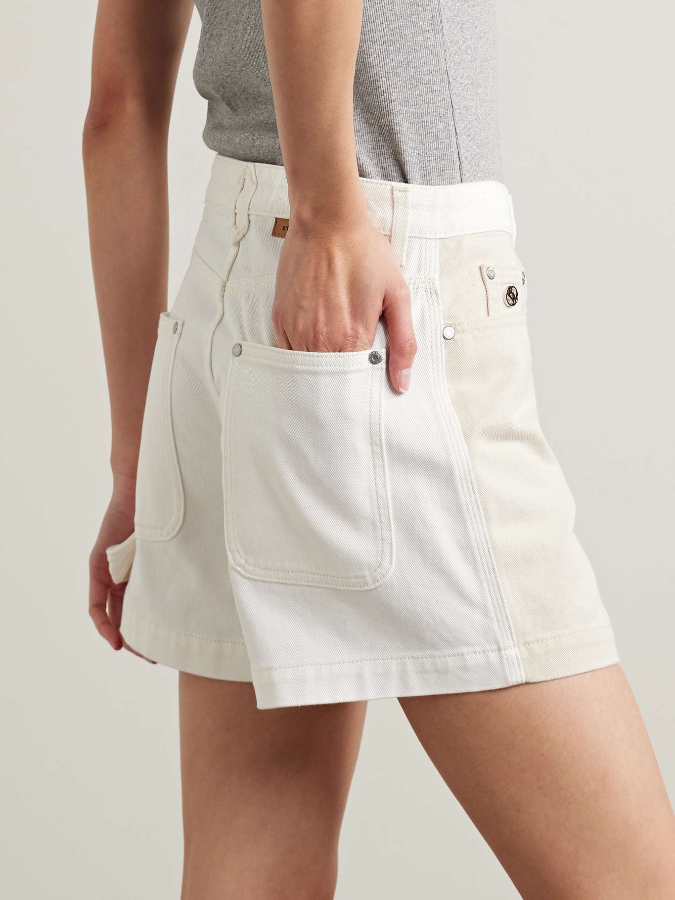 + NET SUSTAIN two-tone organic denim shorts - 4