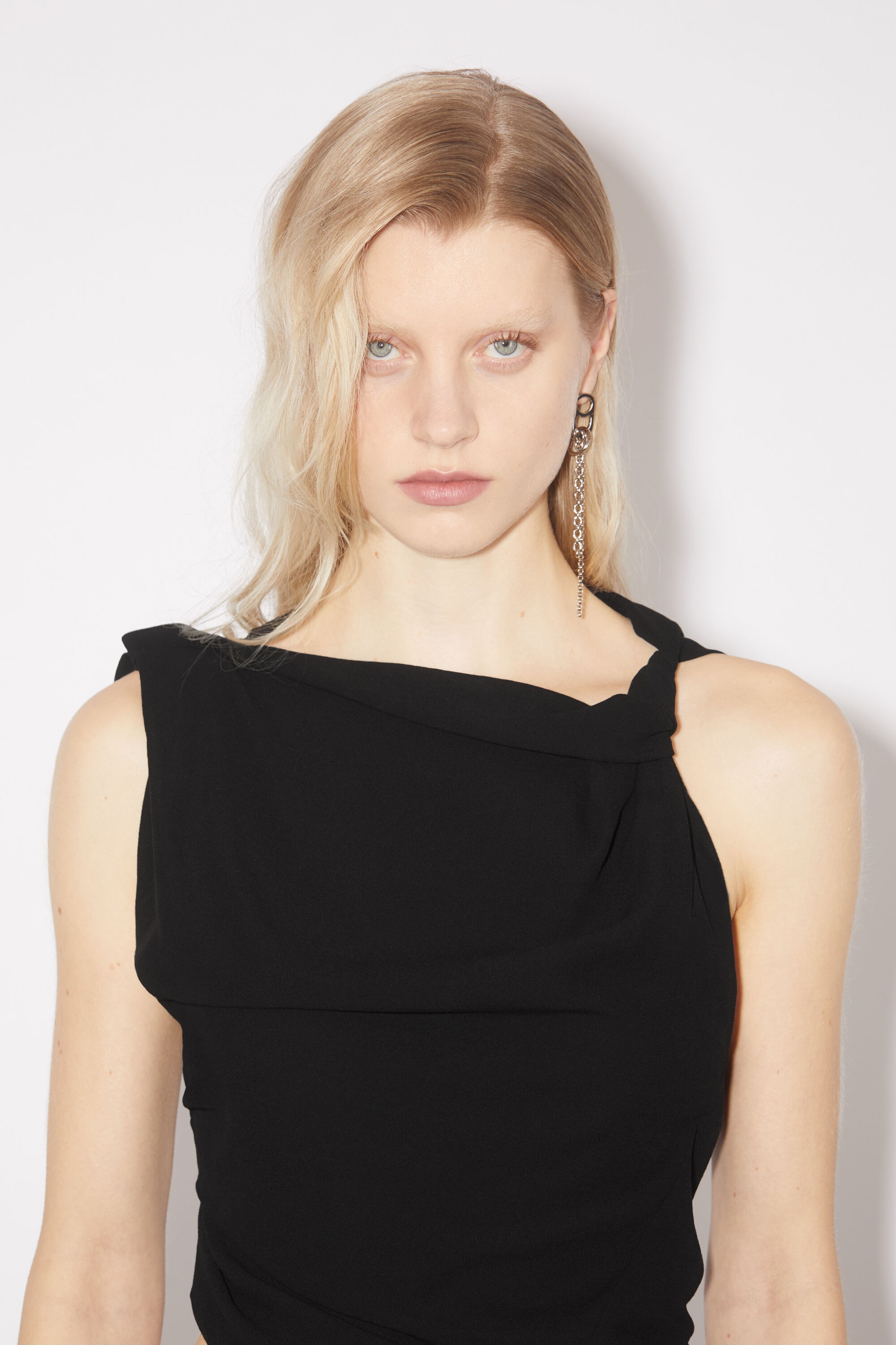 Knotted shoulder top - Black - 5