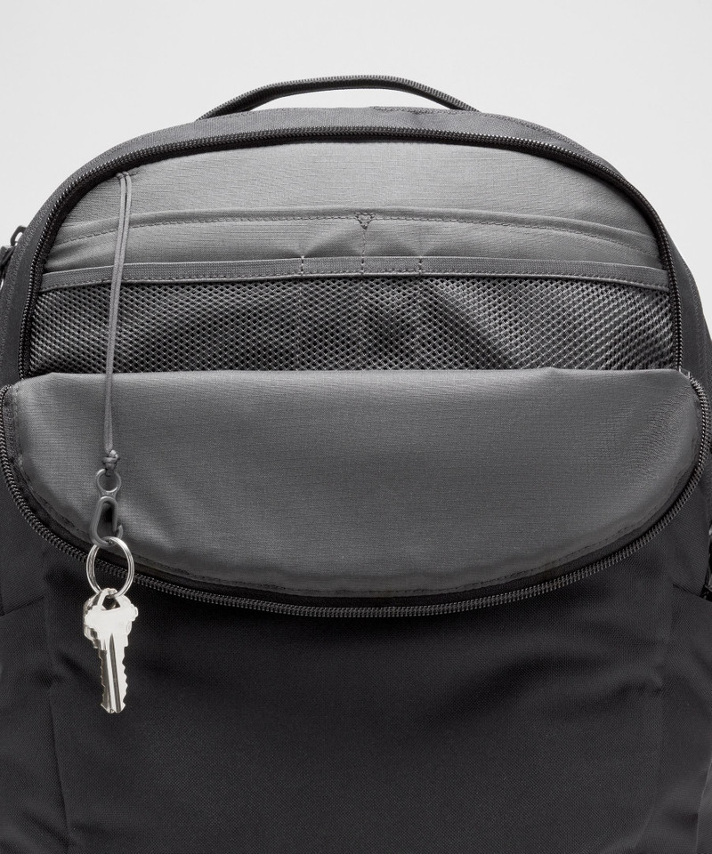 Triple-Zip Backpack 28L *Tech Canvas 7