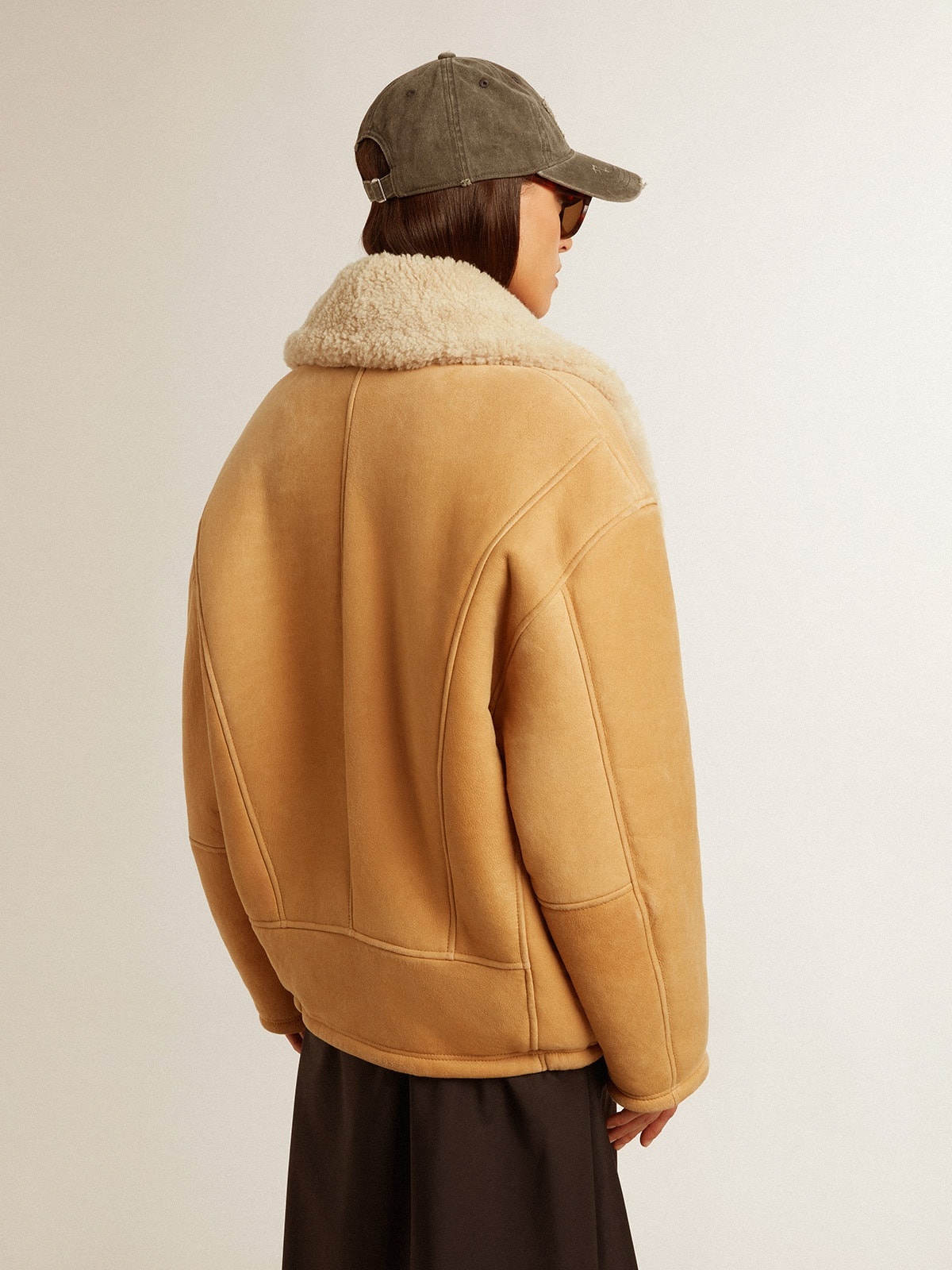 Women's sheepskin jacket with a wide shearling shawl collar - 5