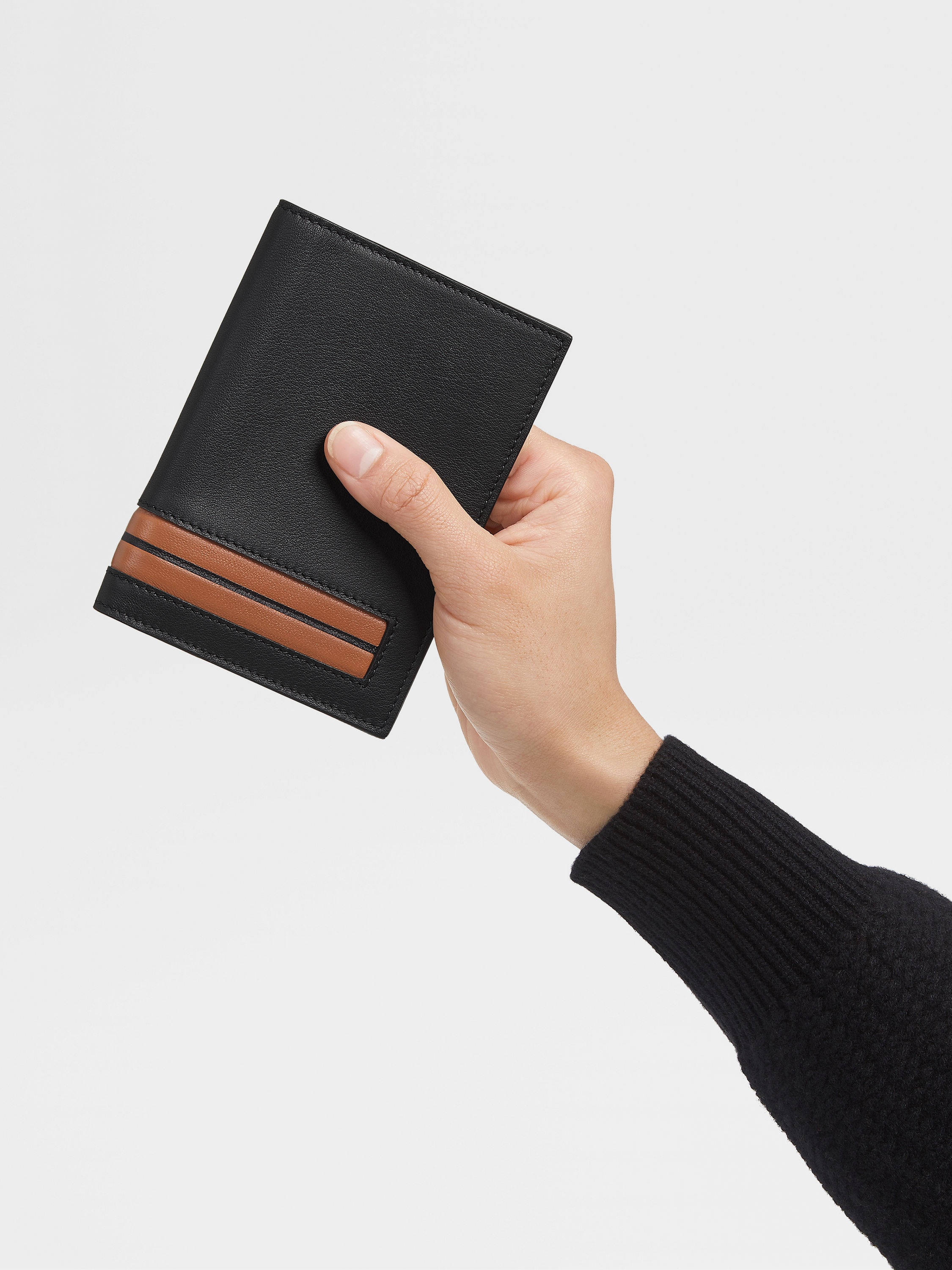 【tytdy 】ZEGNA PORTA PASSAPORTO ZEGNA BLACK LEATHER PASSPORT CASE | REVERSIBLE