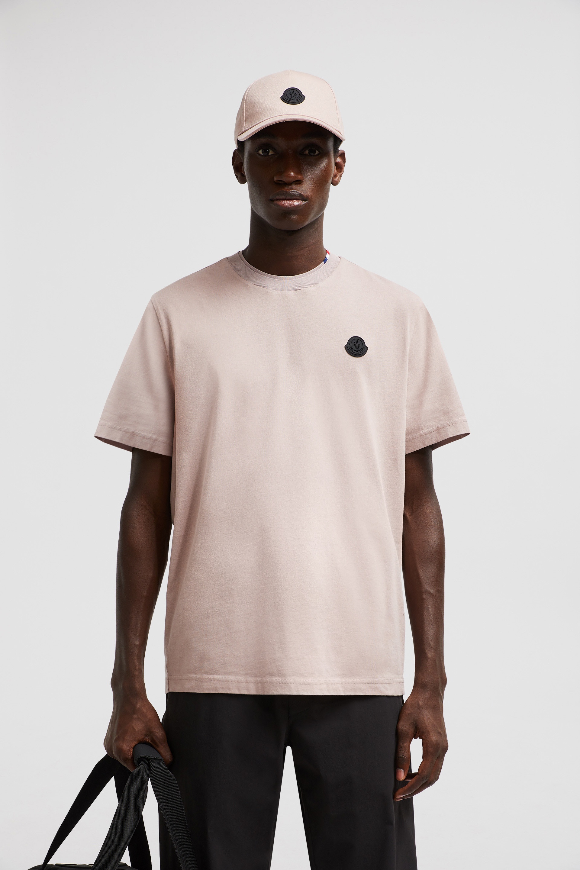 【MONCLER】メンズ★T-SHIRT CON PATCH ORSETTO★ベアTシャツ Moncler Logo Patch T-Shirt | REVERSIBLE