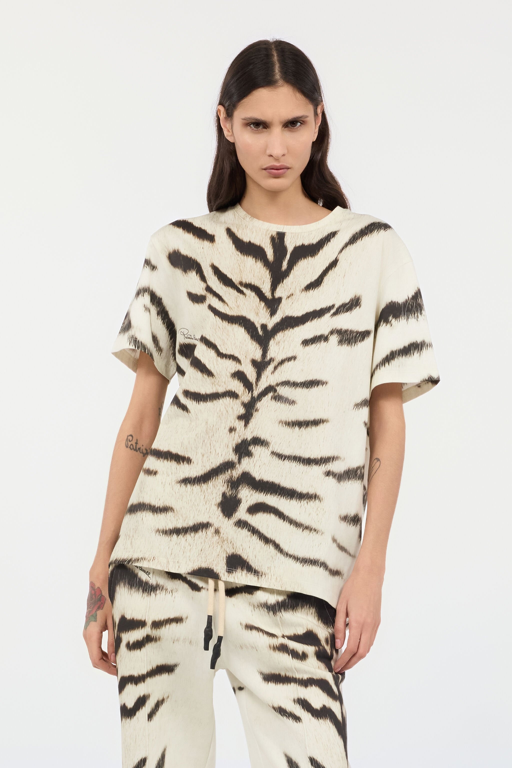Woman Oversized T-Shirt With White Tigresse OGAT X Roberto Cavalli Print - 3