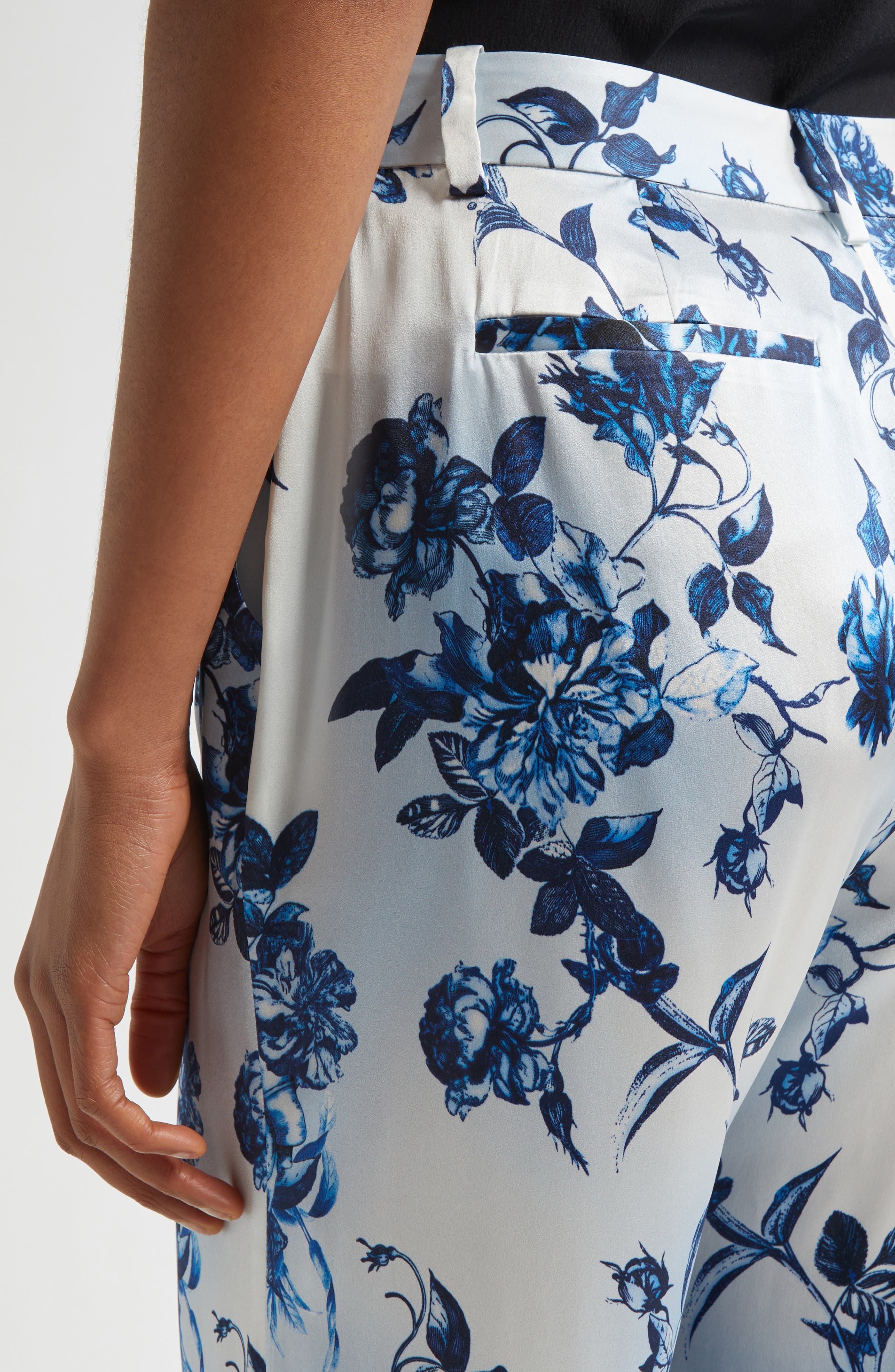 L'AGENCE Pilar Rose Print Wide Leg Silk Pants in White/Blue Painterly Floral at Nordstrom - 4