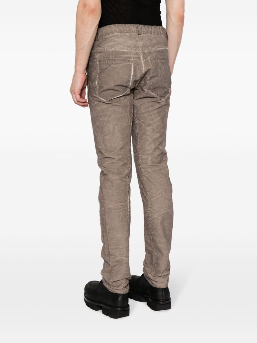 logo-plaque crease-effect tapered trousers - 4