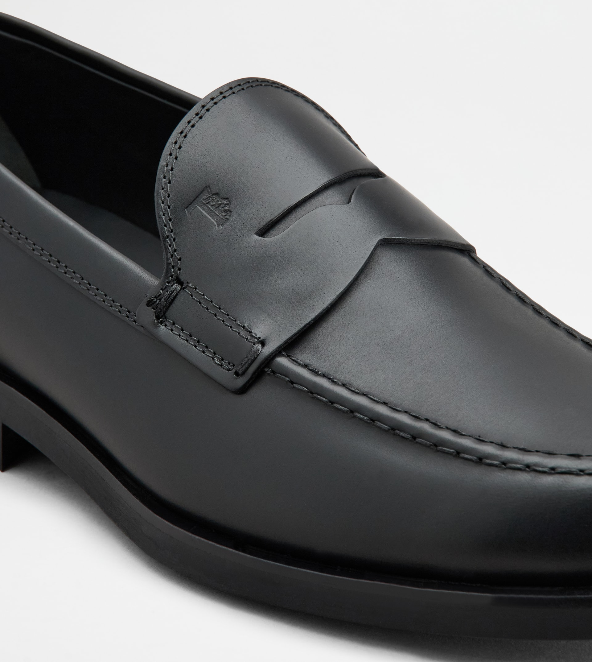 LEATHER LOAFERS - BLACK - 6