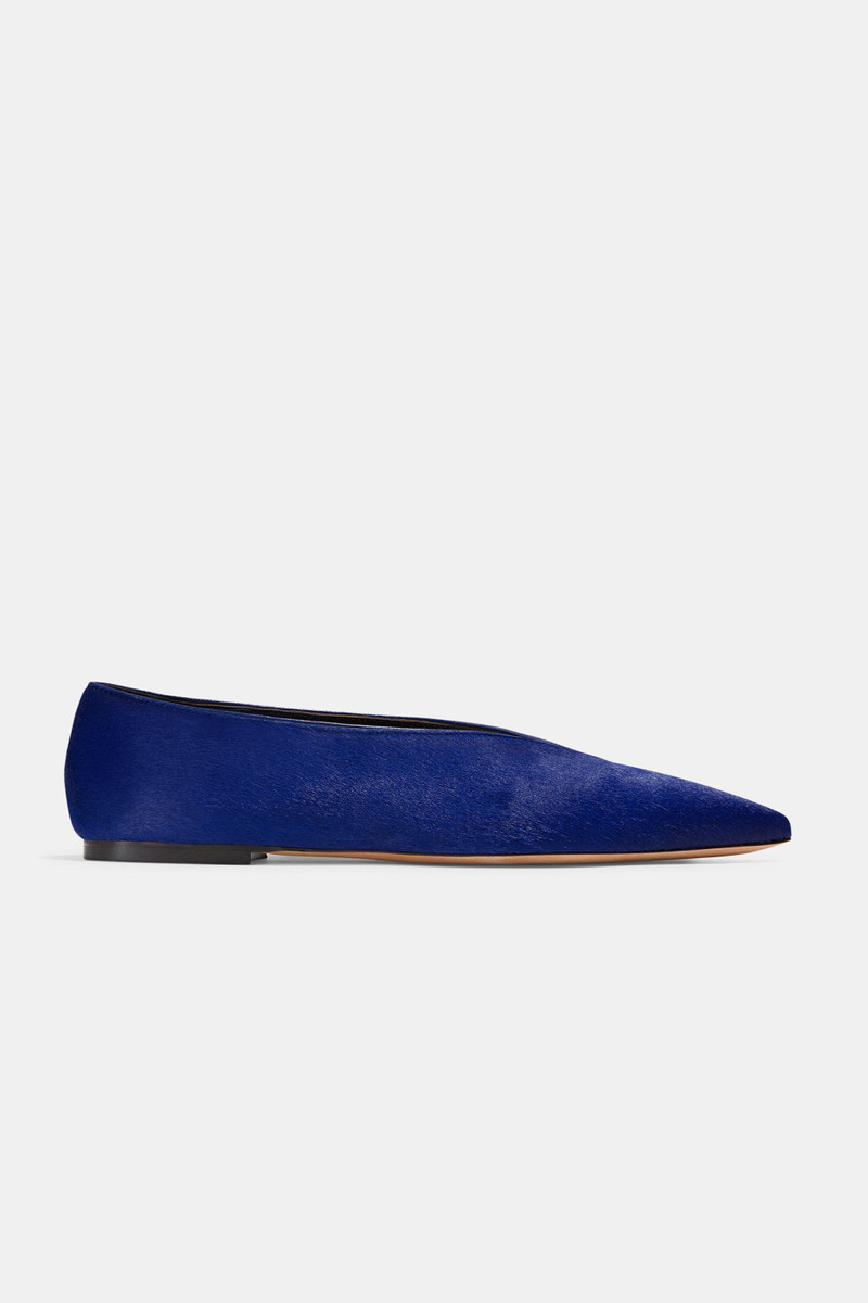 POINTY V-FLAT IN BLUE CALF HAIR 1
