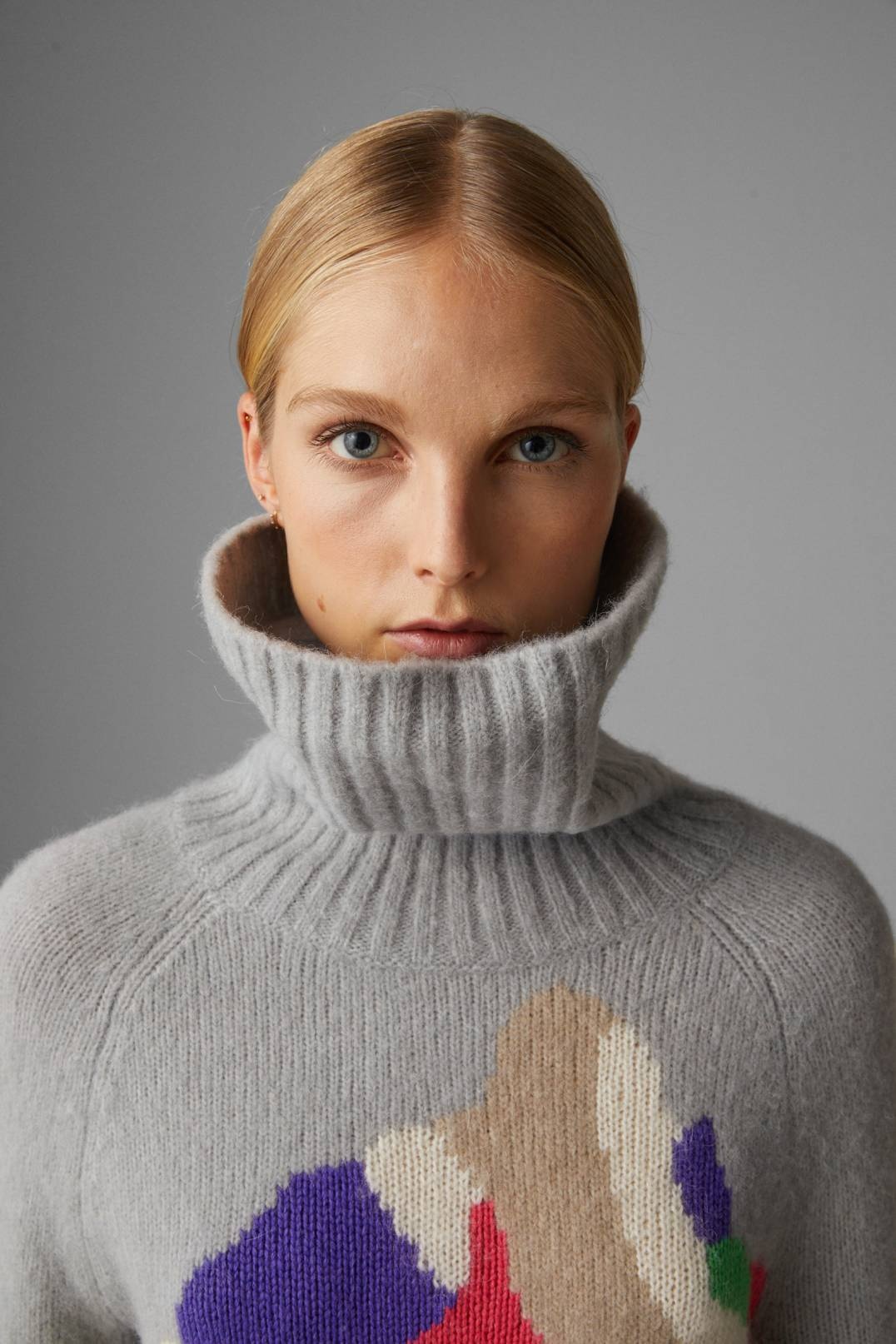 NIEVA TURTLENECK PULLOVER IN LIGHT GREY - 4
