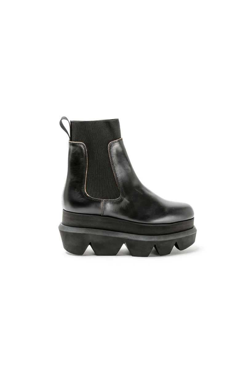 Women's Chelsea Boots - 1