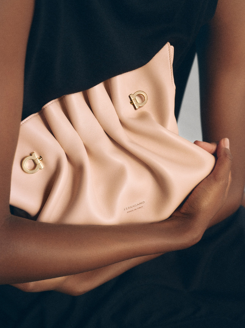 FERRAGAMO Soft shoulder bag (S) outlook